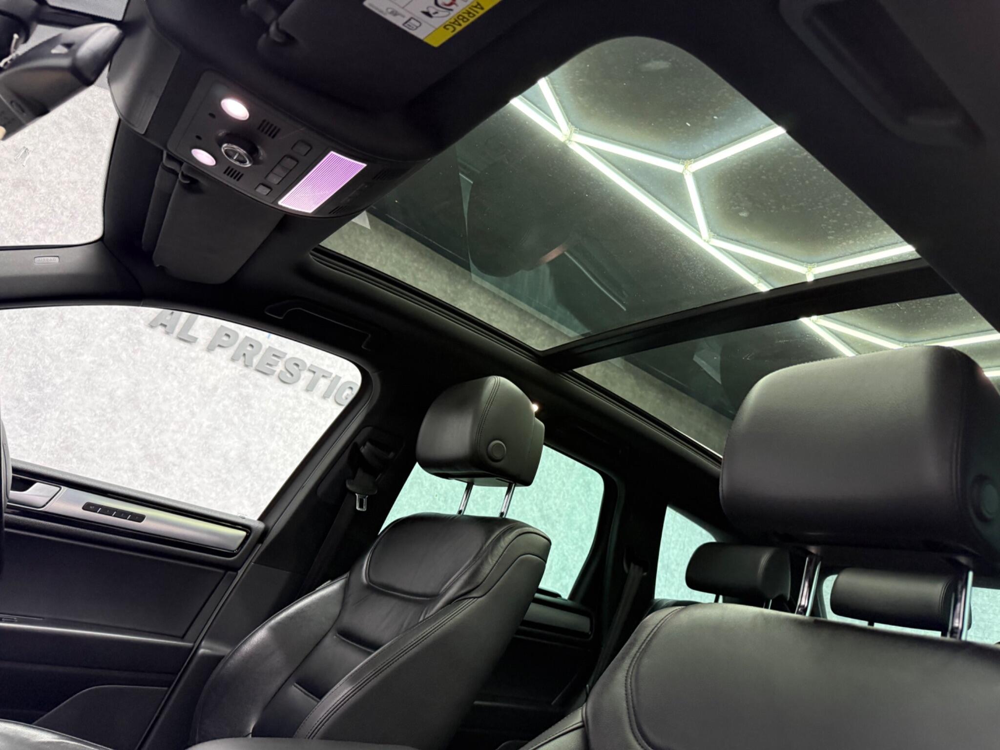 Volkswagen Touareg view 14