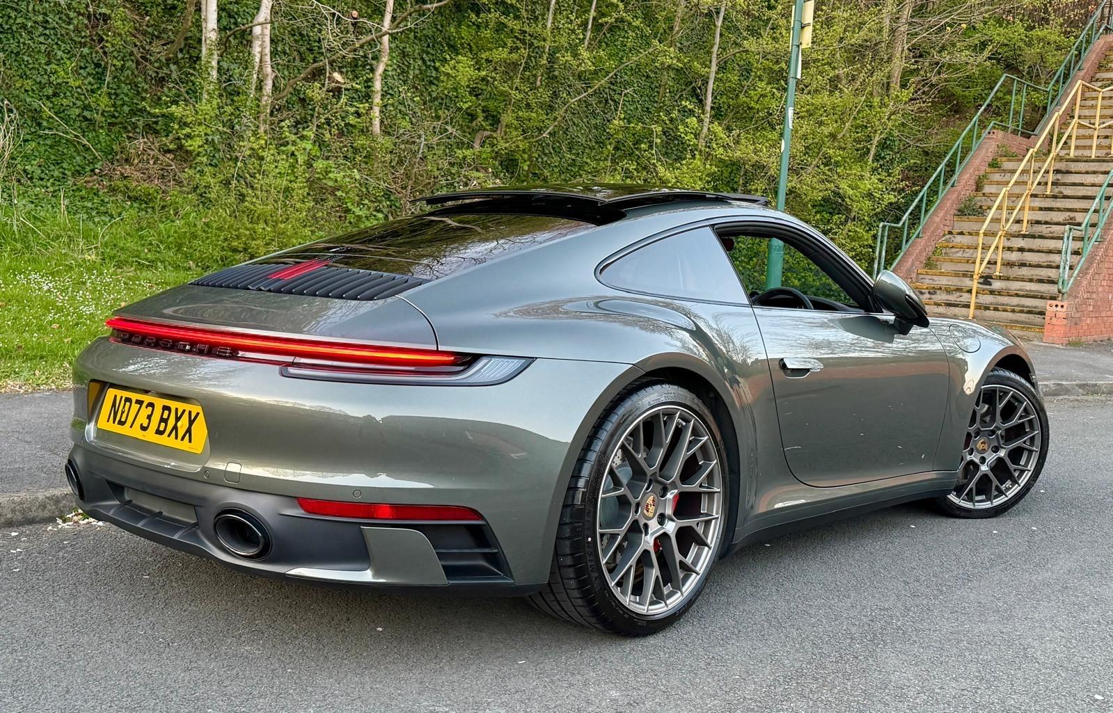 Porsche 911 view 8