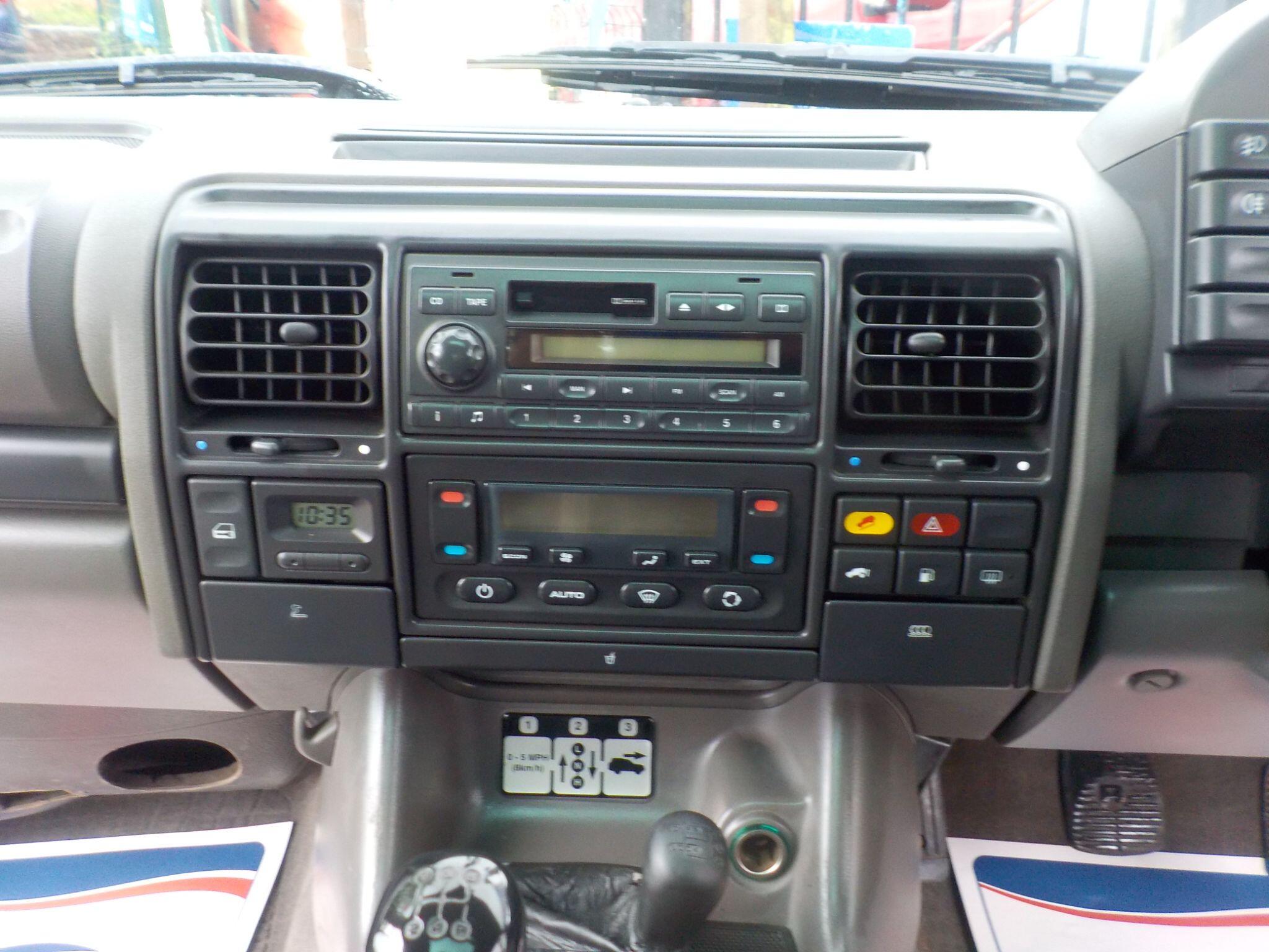 Land Rover Discovery 2.5 TD5 XS Station Wagon 5dr Diesel Manual (5 Seats) (262 g/km, 136 bhp)