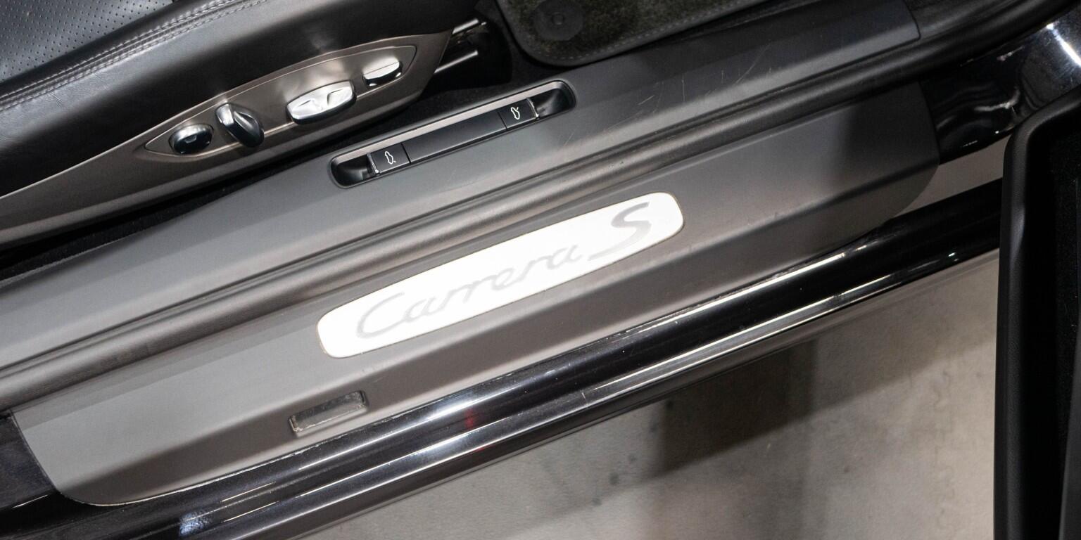 Porsche 911 view 23