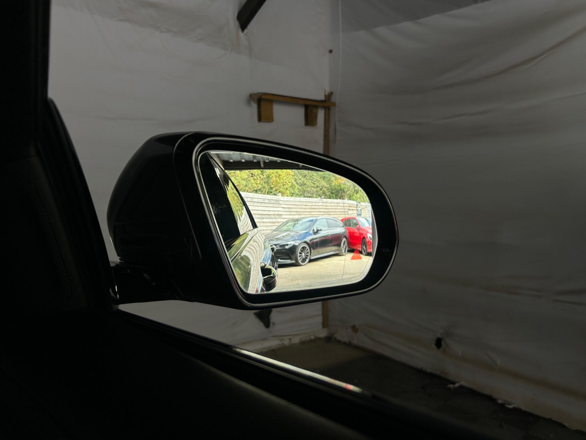 Mercedes-Benz E-Class view 52