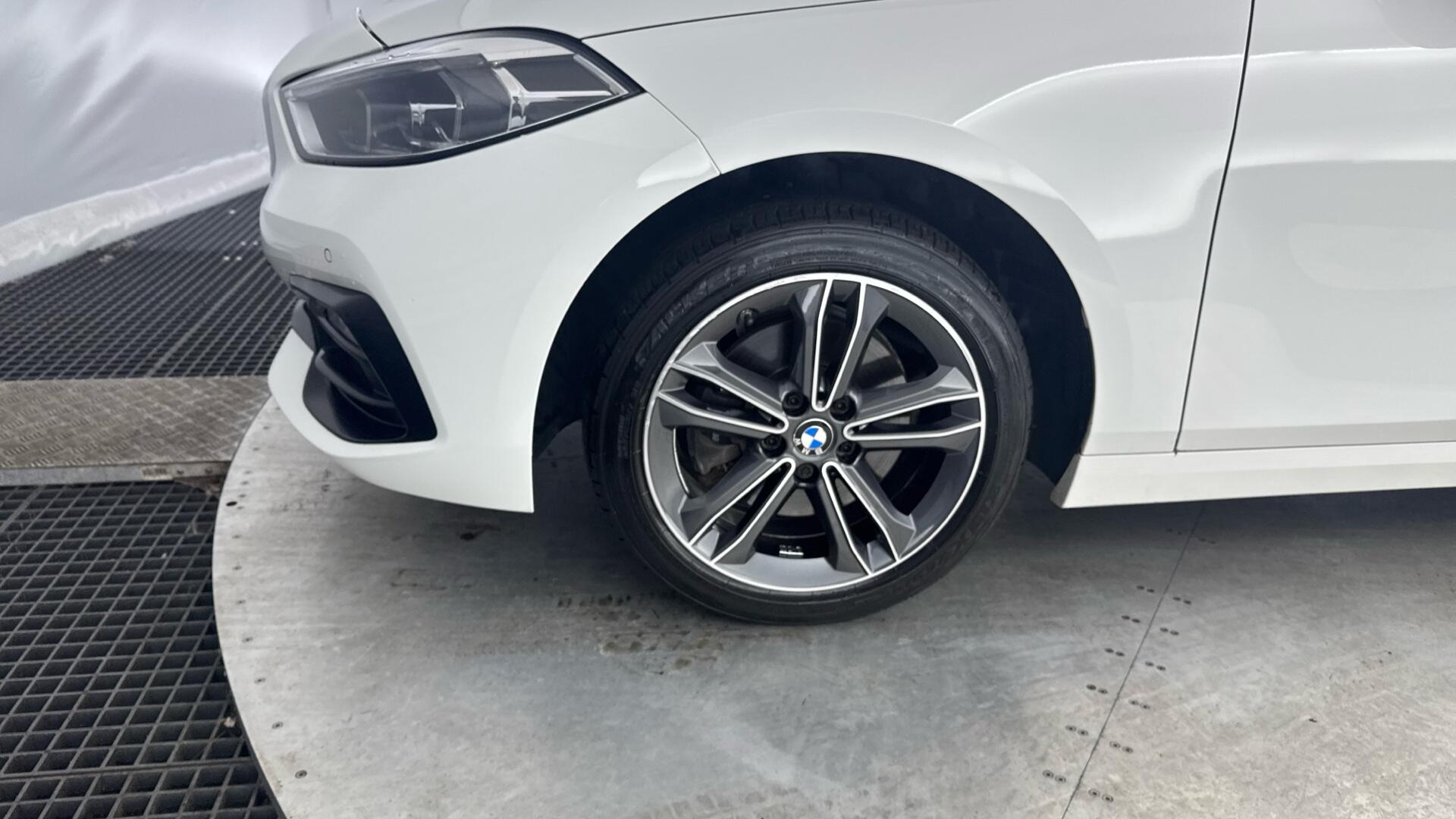 BMW 1 Series view 22