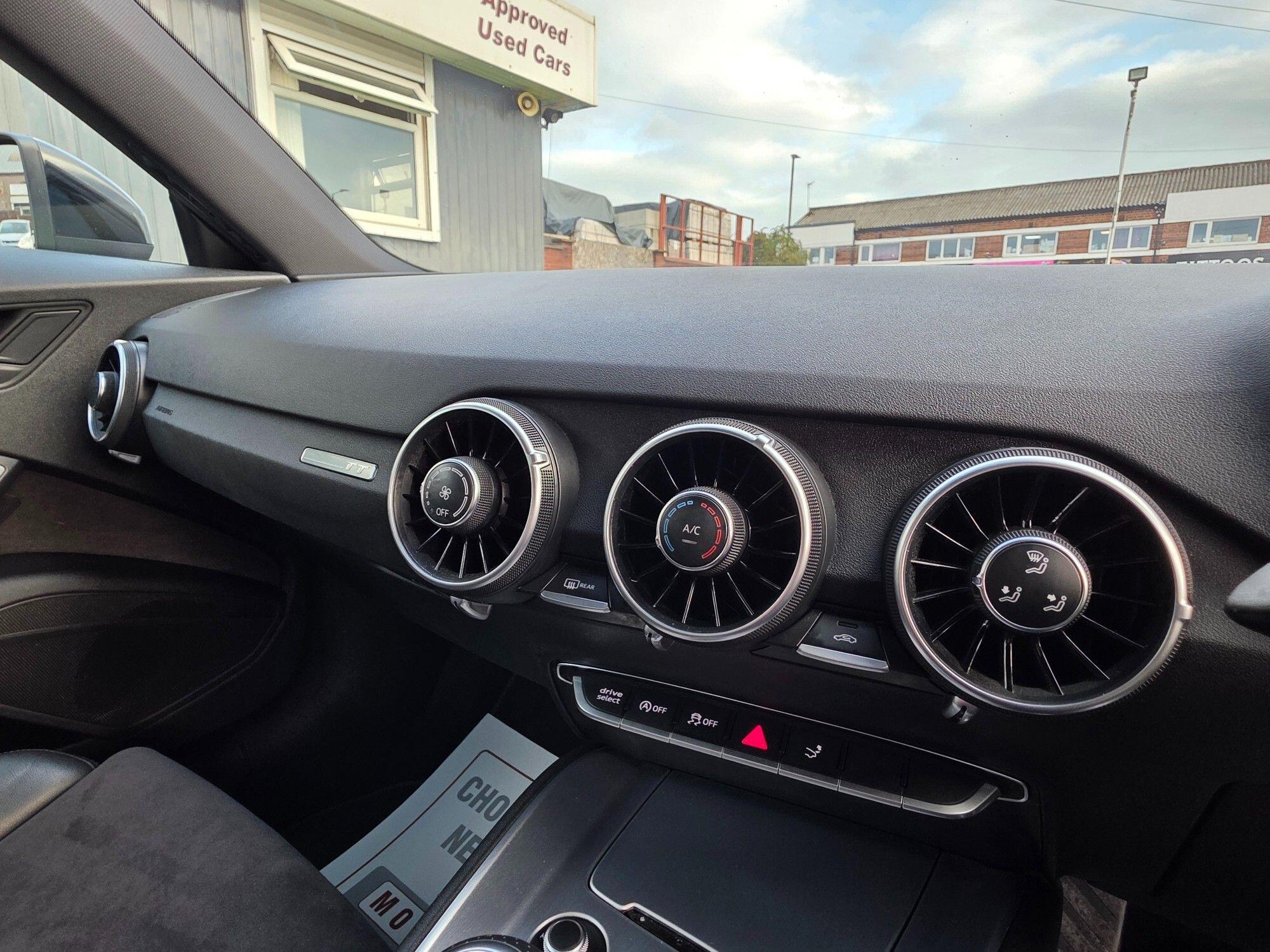 Audi TT view 23