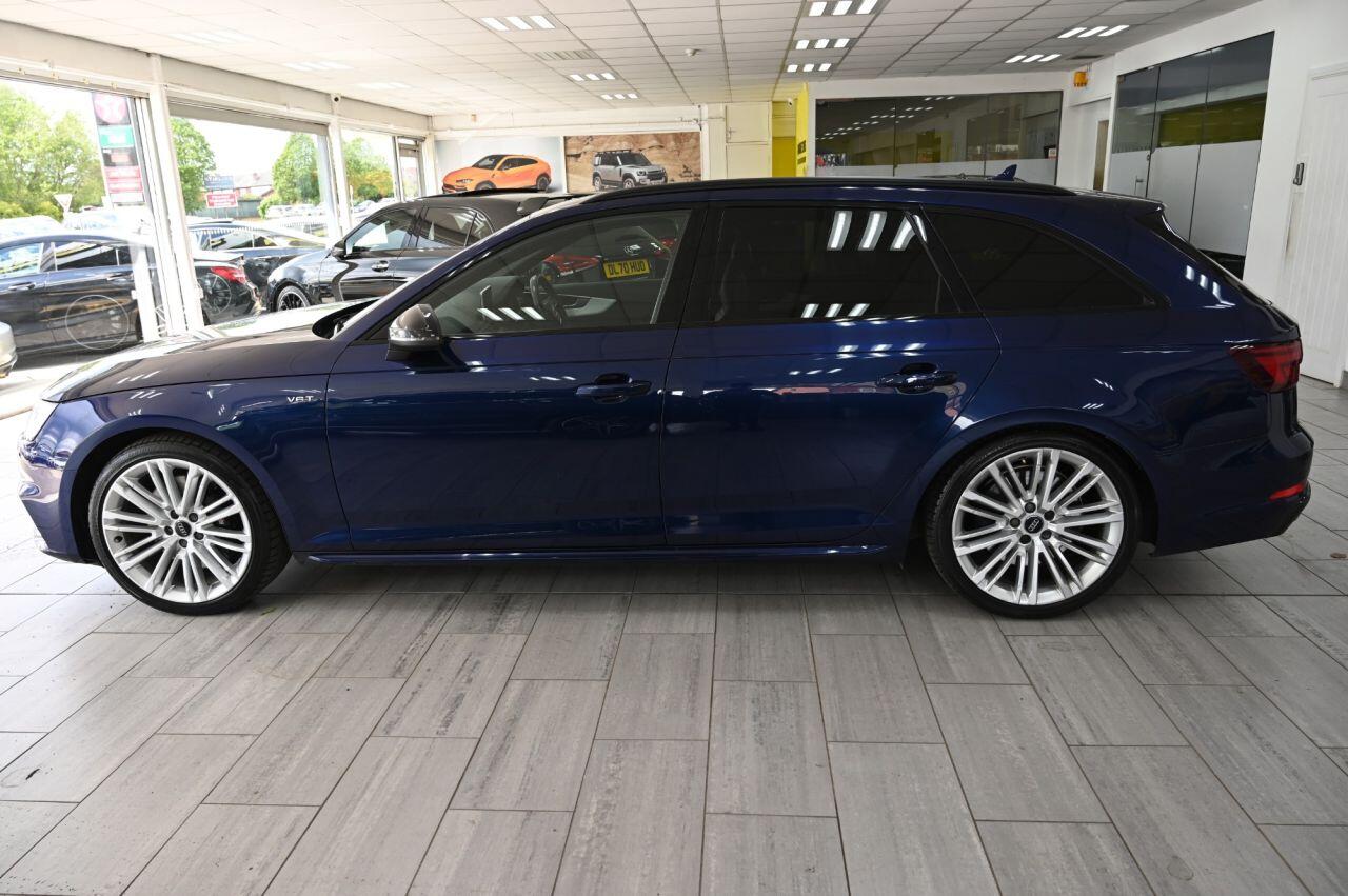 Audi S4 Avant view 4