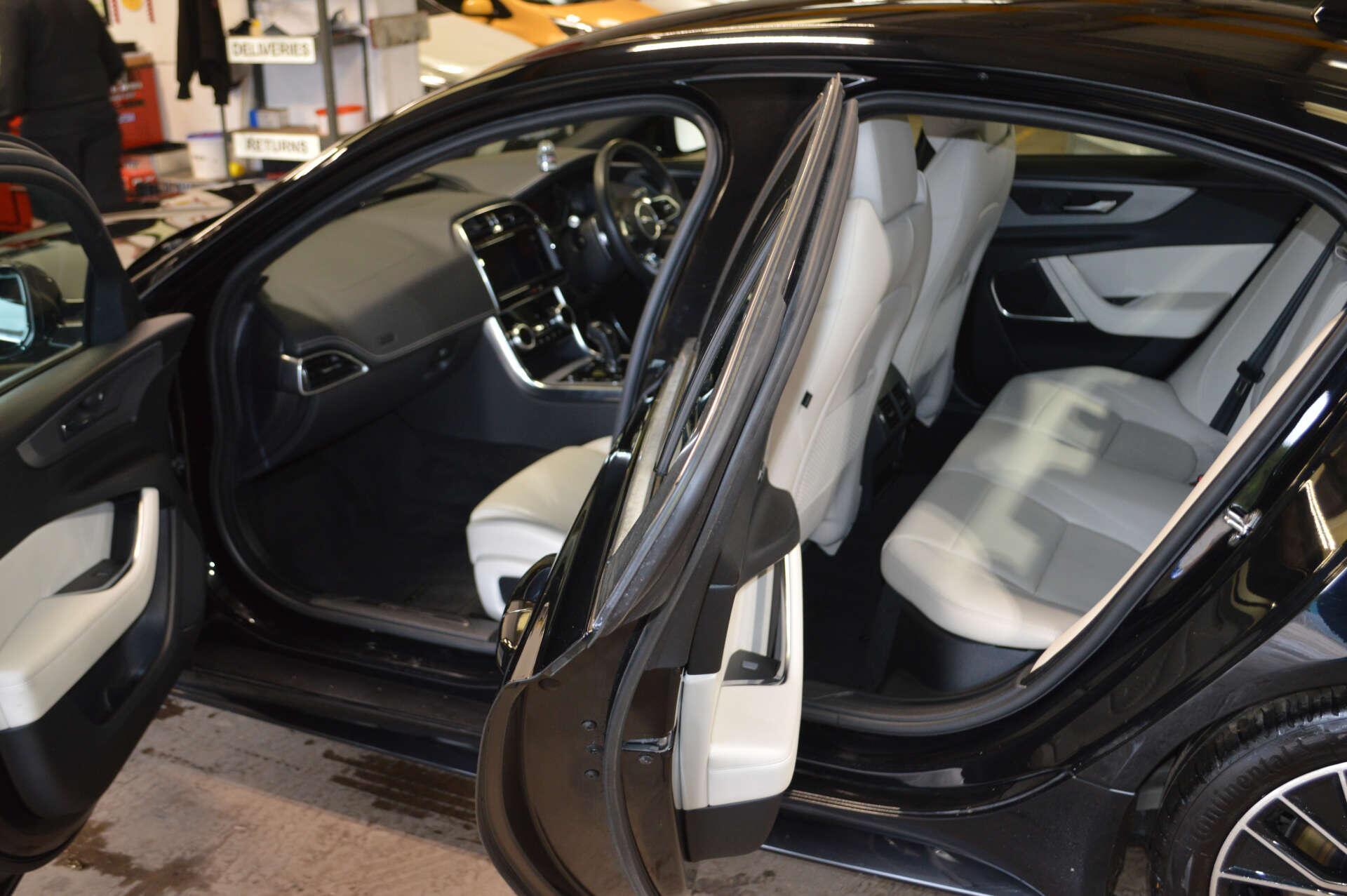 Jaguar Xe view 30