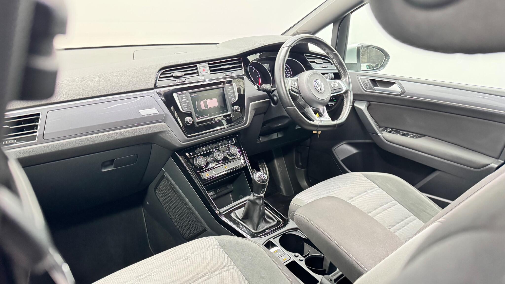 Volkswagen Touran view 60