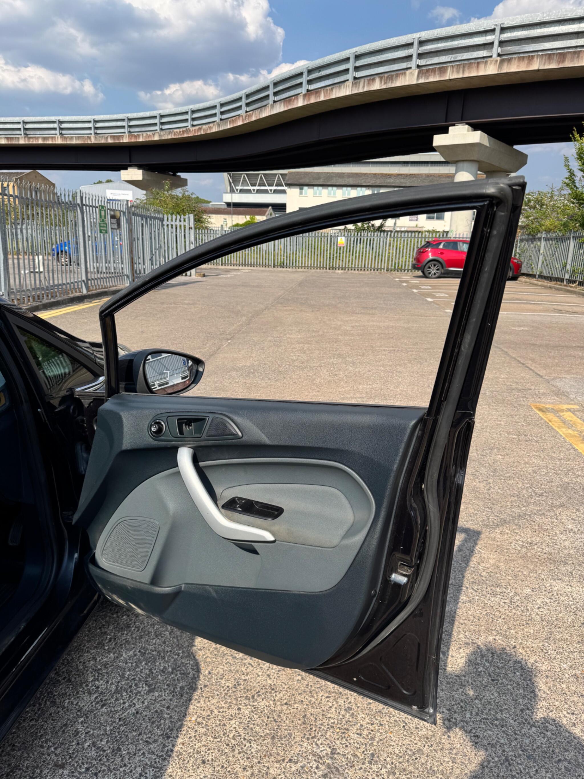 Ford Fiesta view 35