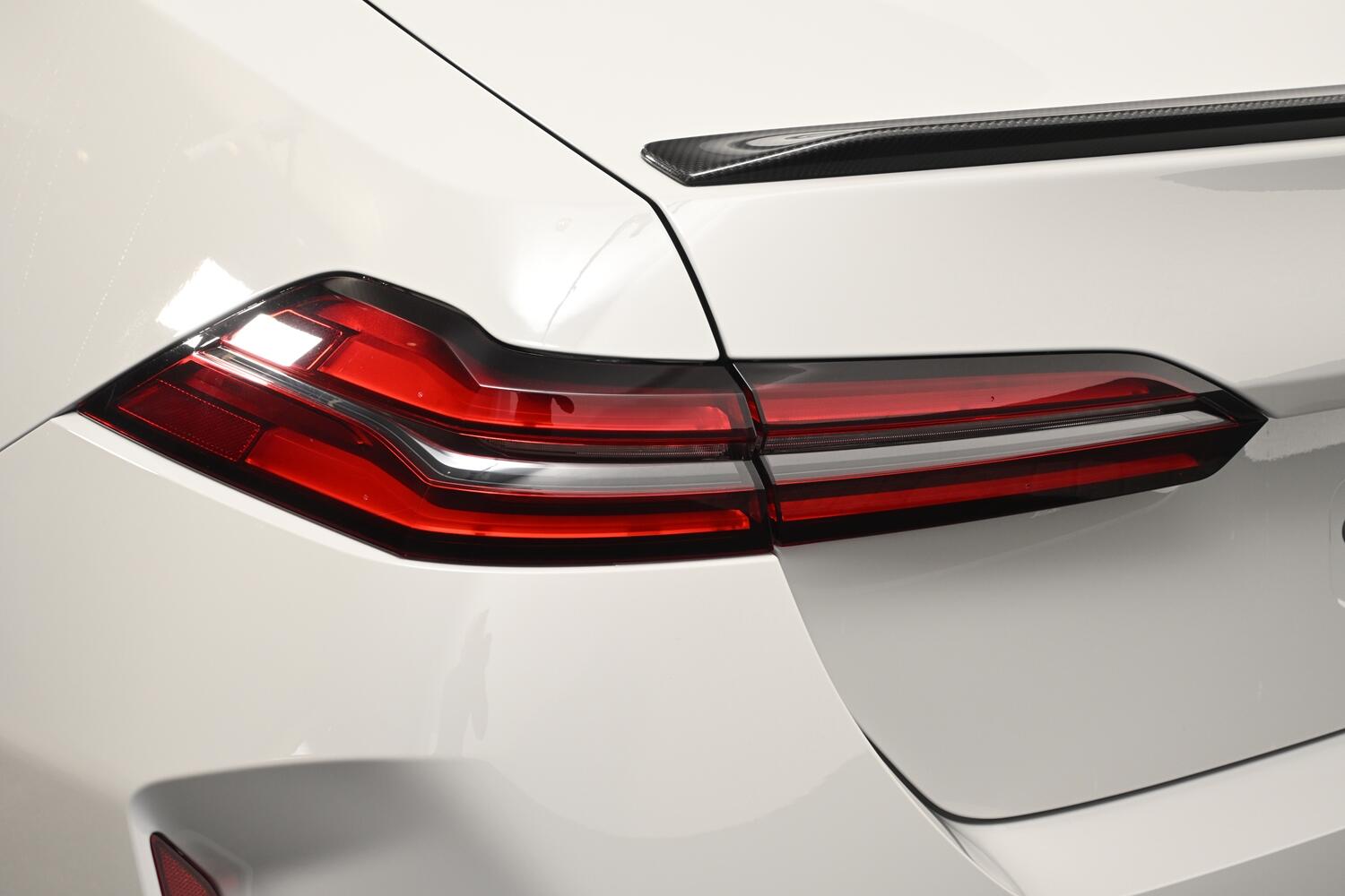 BMW M5 view 21