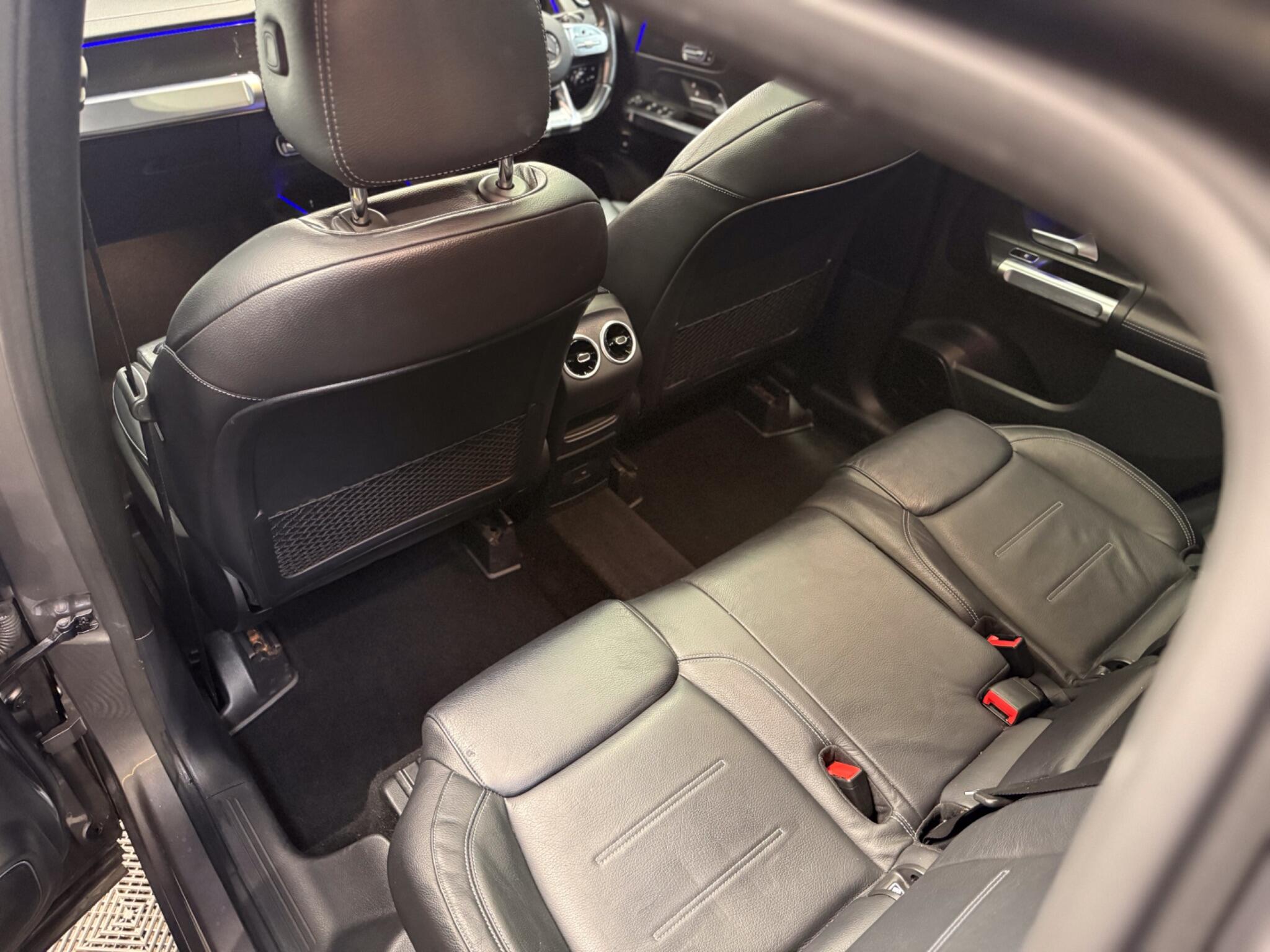 Mercedes-Benz GLB view 26