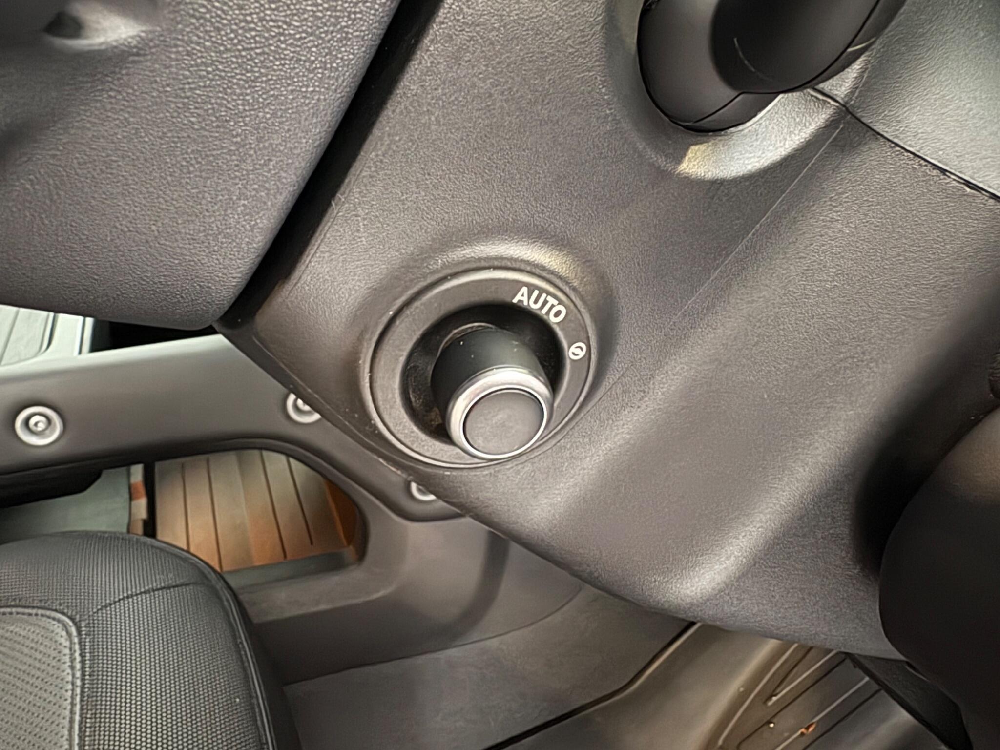 Land Rover Defender view 10
