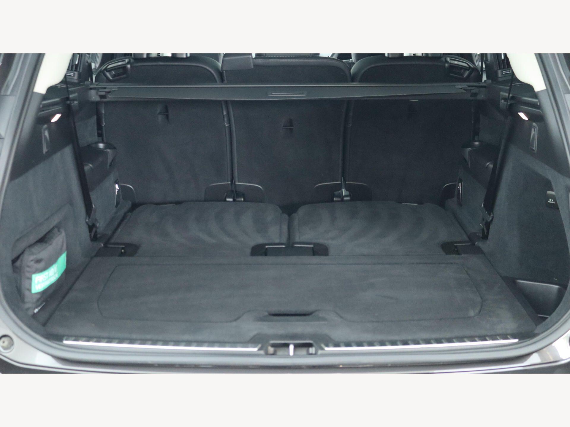 Volvo XC90 view 16