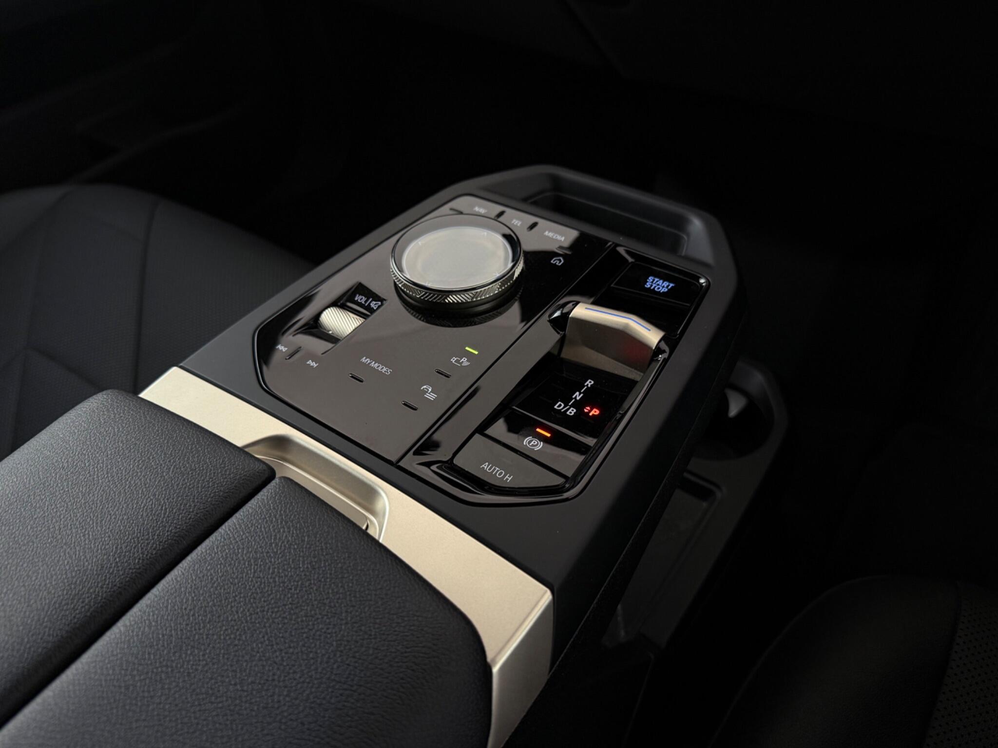 BMW Ix view 22