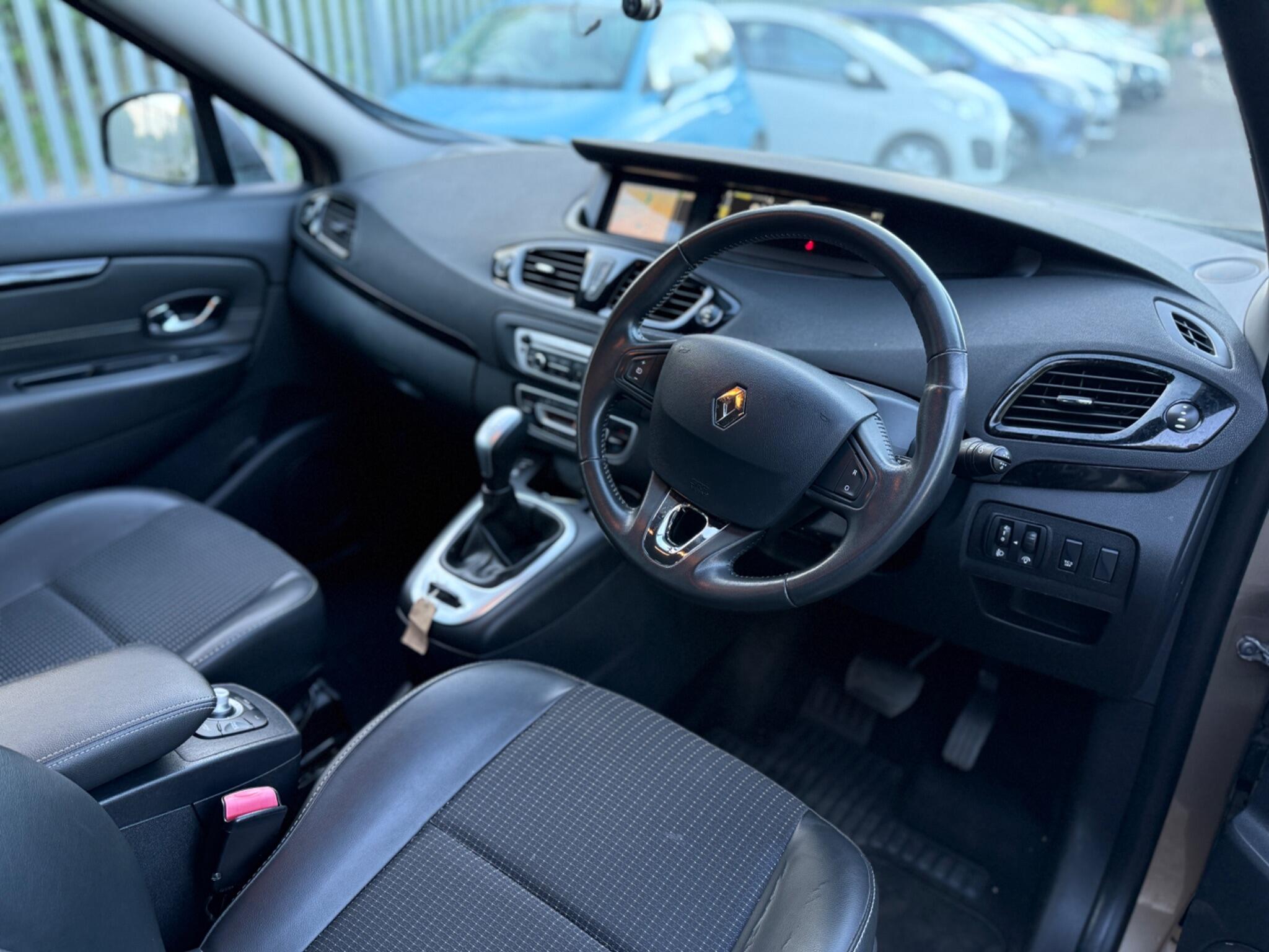 2015 Renault Scenic image 16