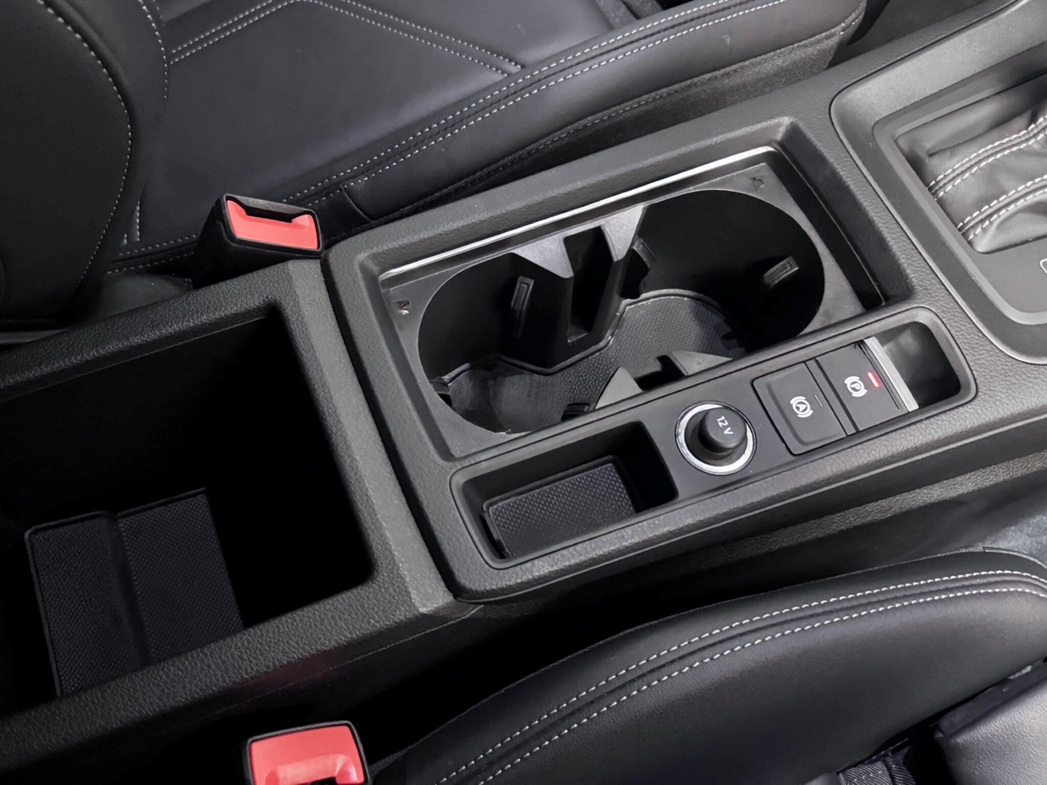 Audi Q3 view 26