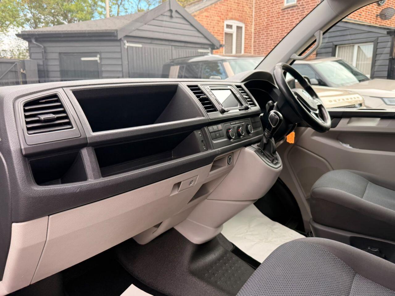 Volkswagen Transporter view 12