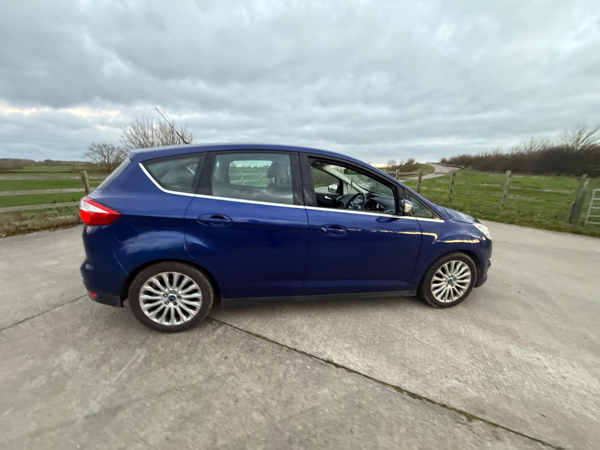 Ford C-Max 1.6 TDCi Titanium Euro 5 5dr — photo 26 of 104
