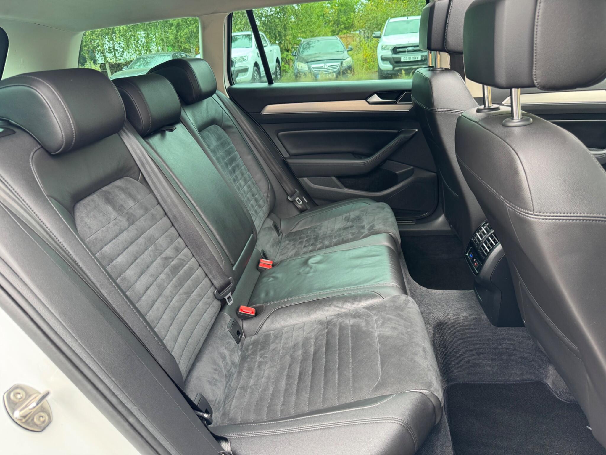 Volkswagen Passat view 29