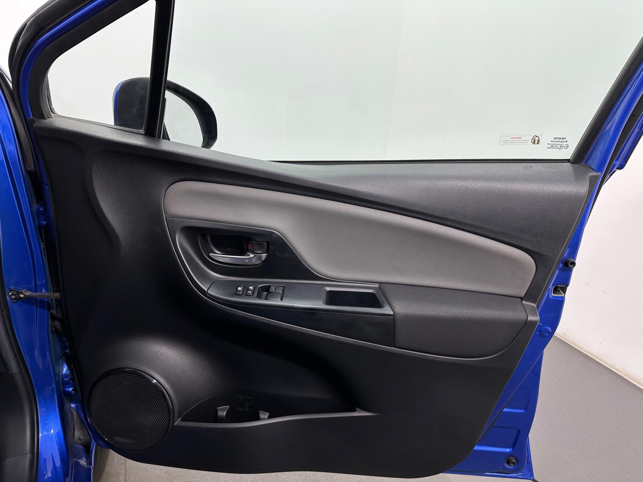 Toyota Yaris view 32