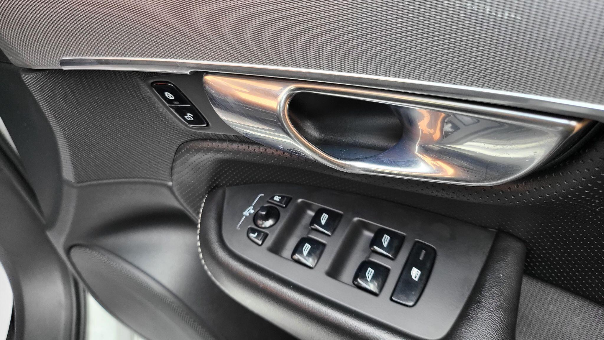 Volvo XC90 view 28