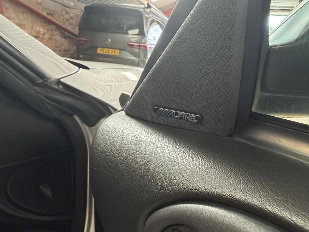 Jaguar XK8 view 22