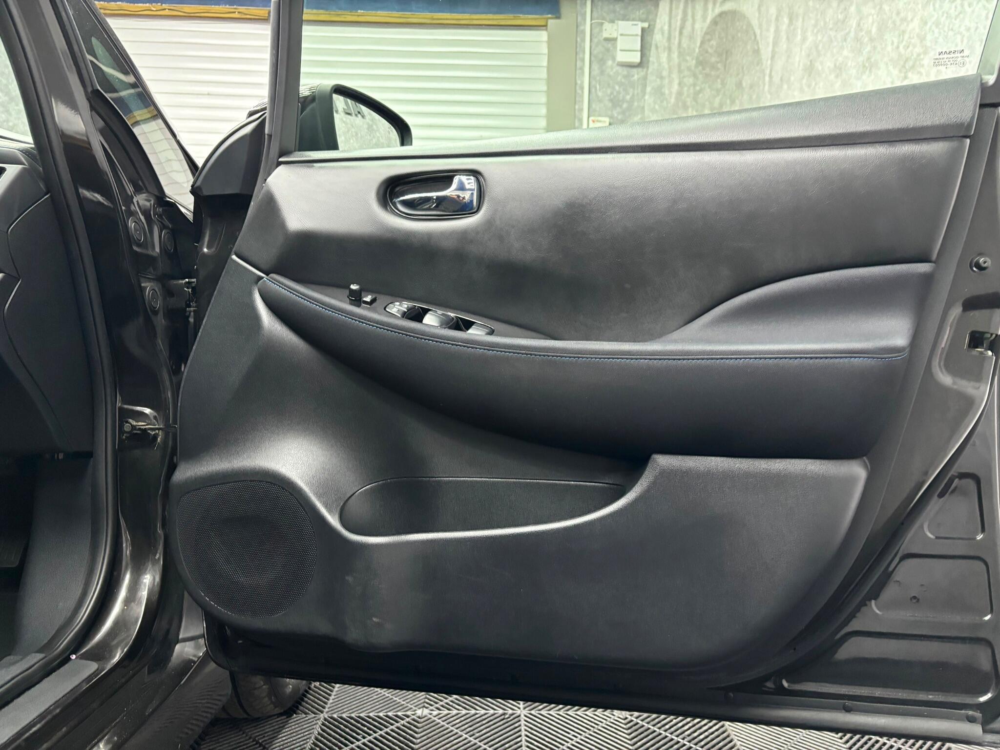 Nissan Leaf view 11