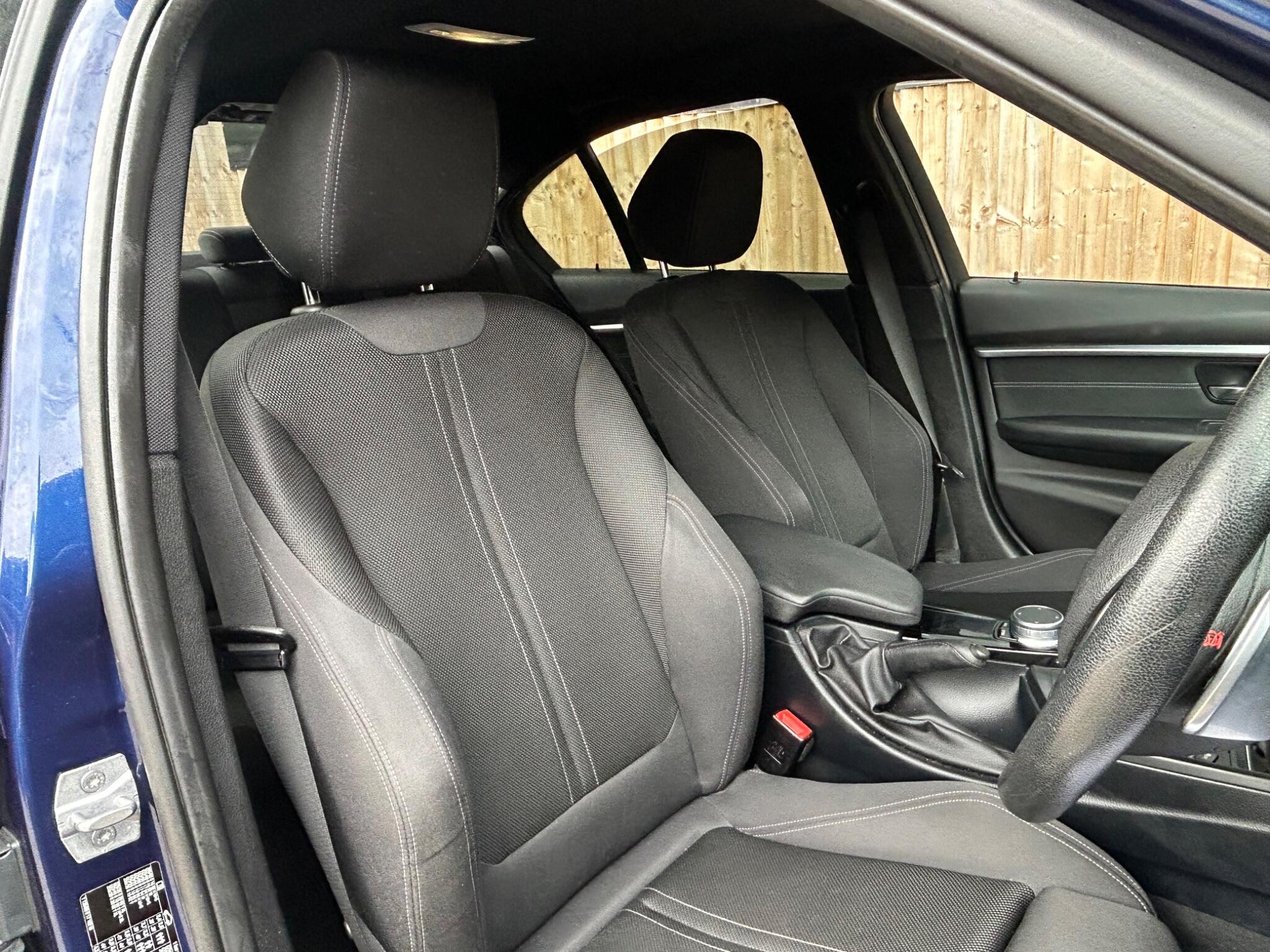 BMW 3 Series view 32