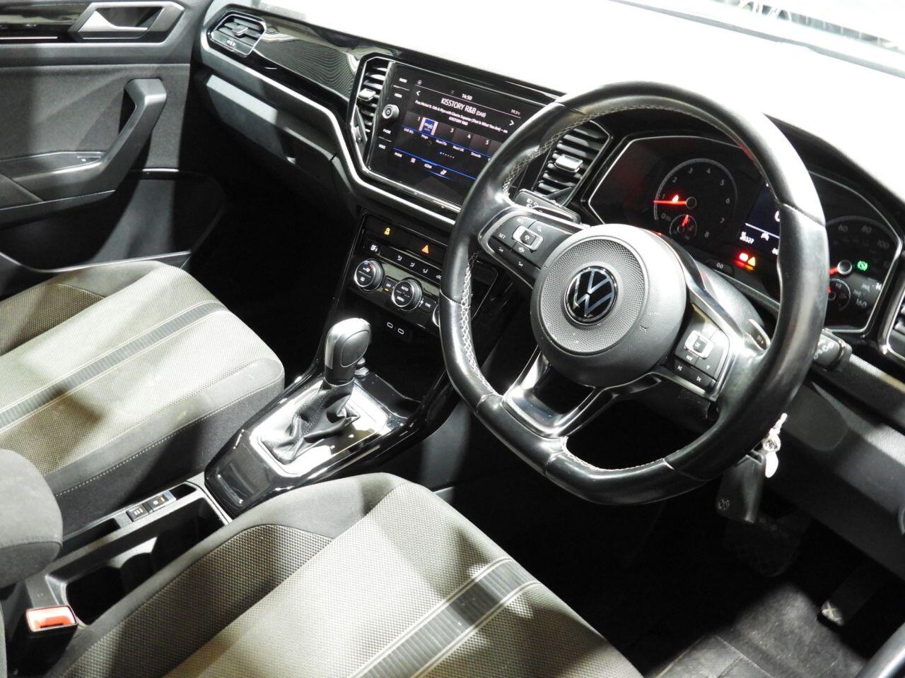 Volkswagen T-Roc view 3