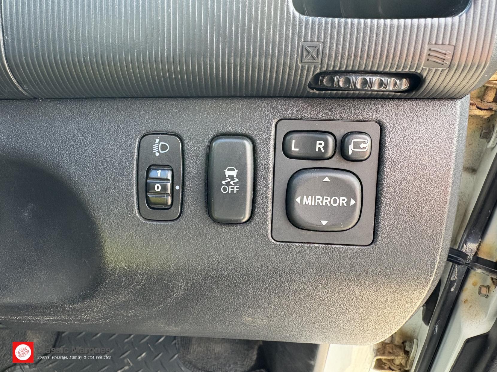 Mitsubishi L200 view 30