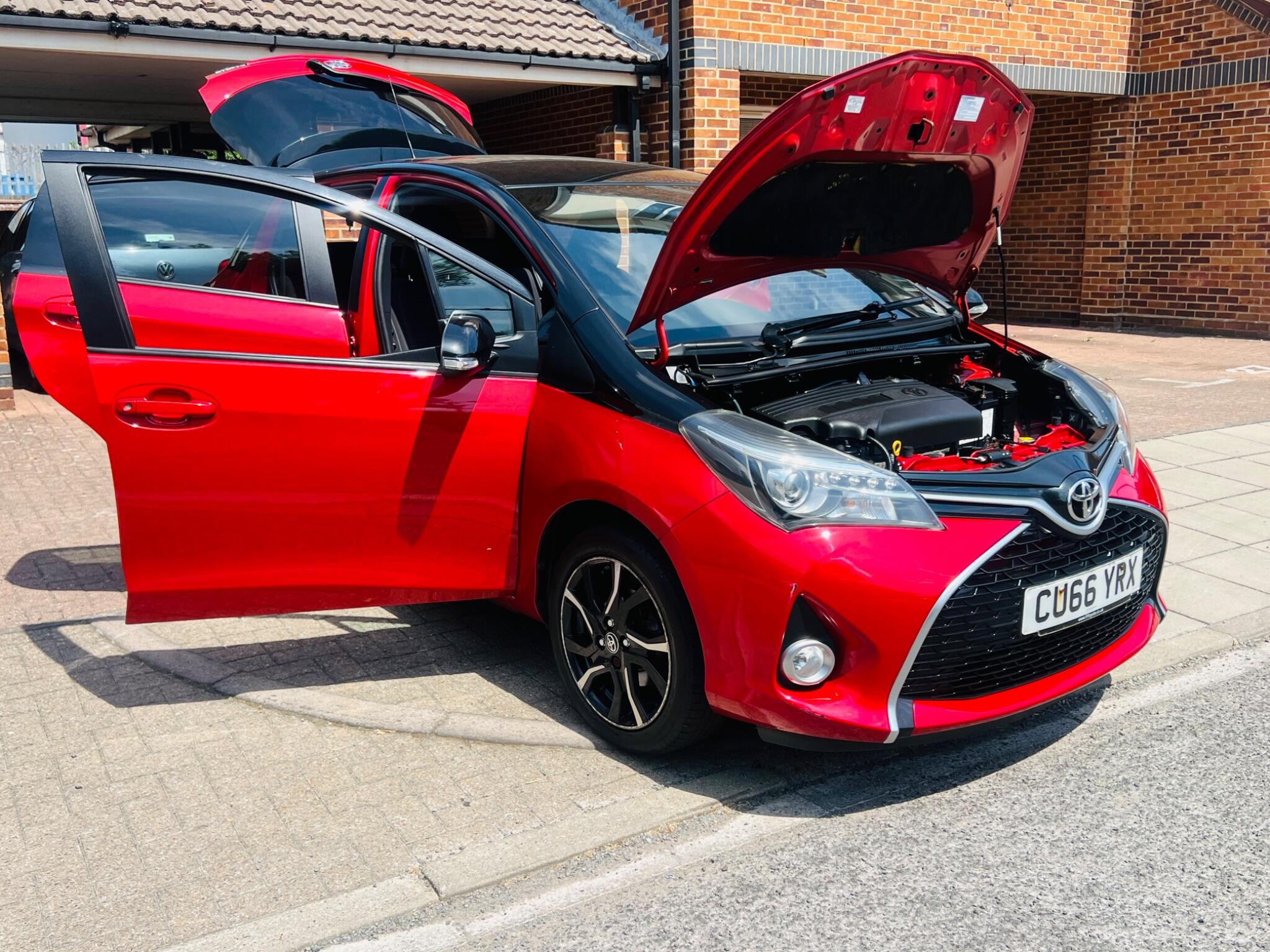 Toyota Yaris view 3