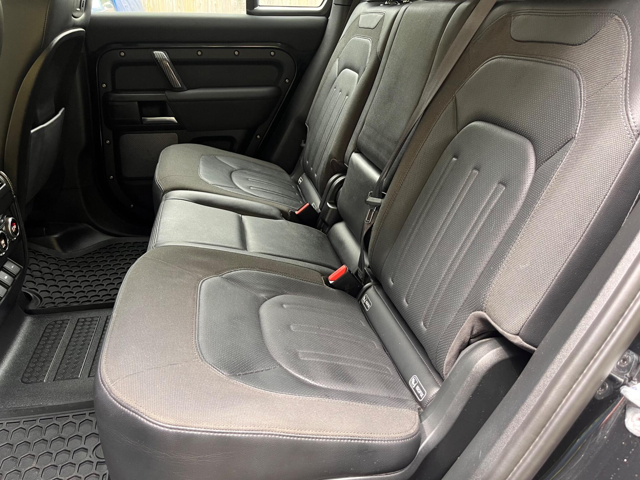 Land Rover Defender view 32