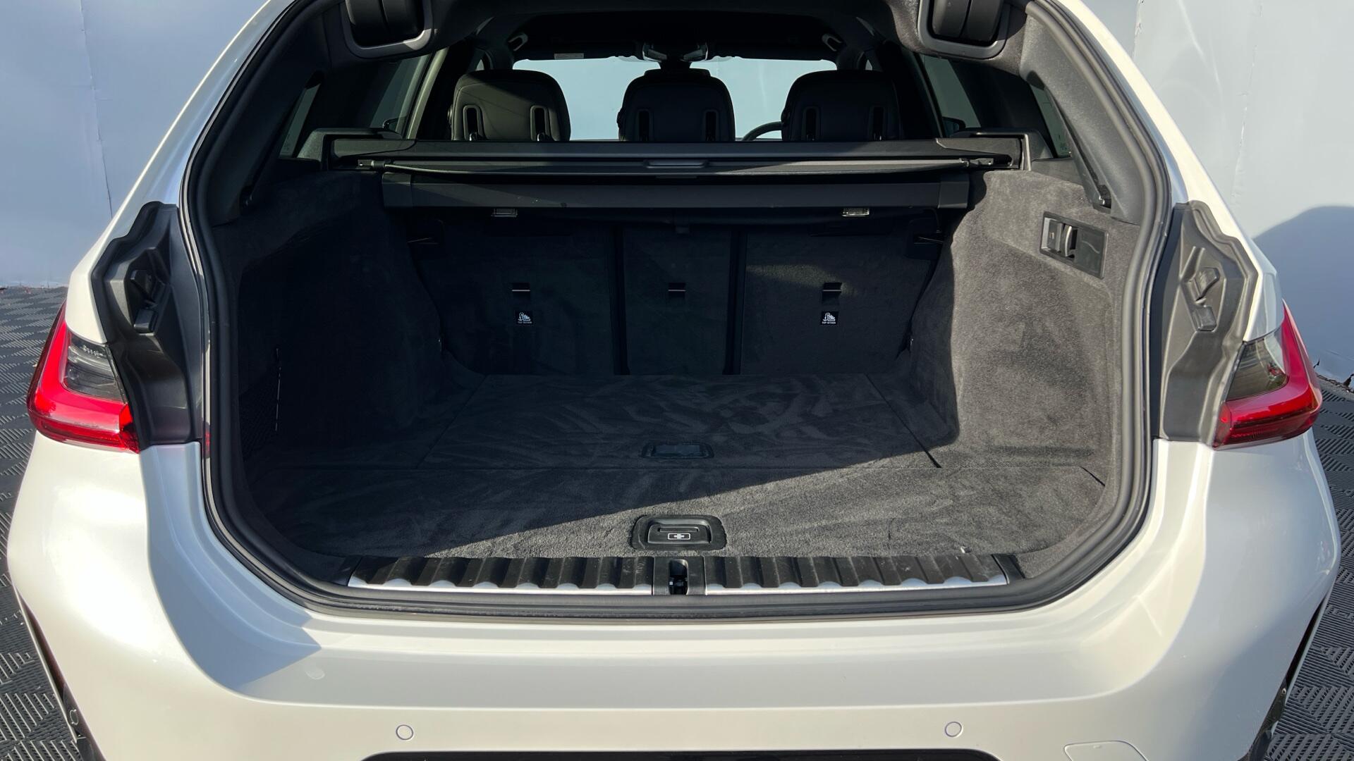 BMW 3 Series view 14