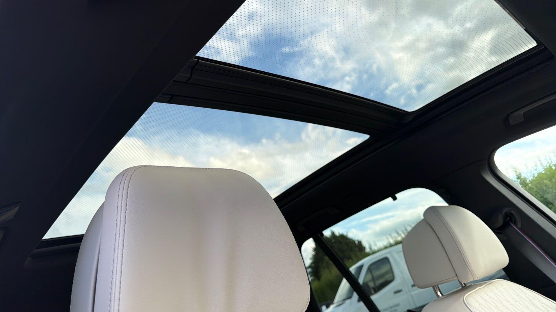 BMW X6 view 22