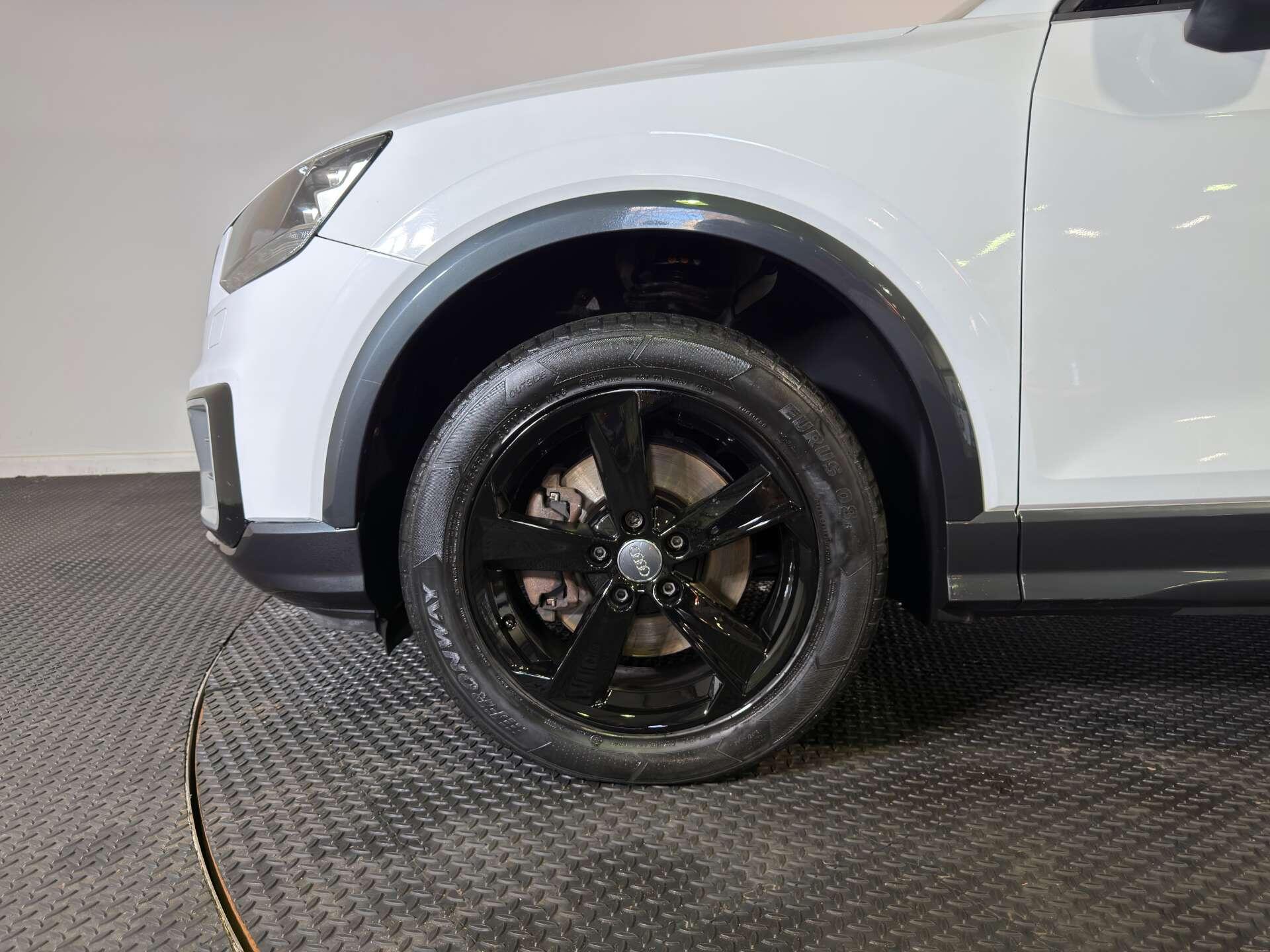 Audi Q2 view 68