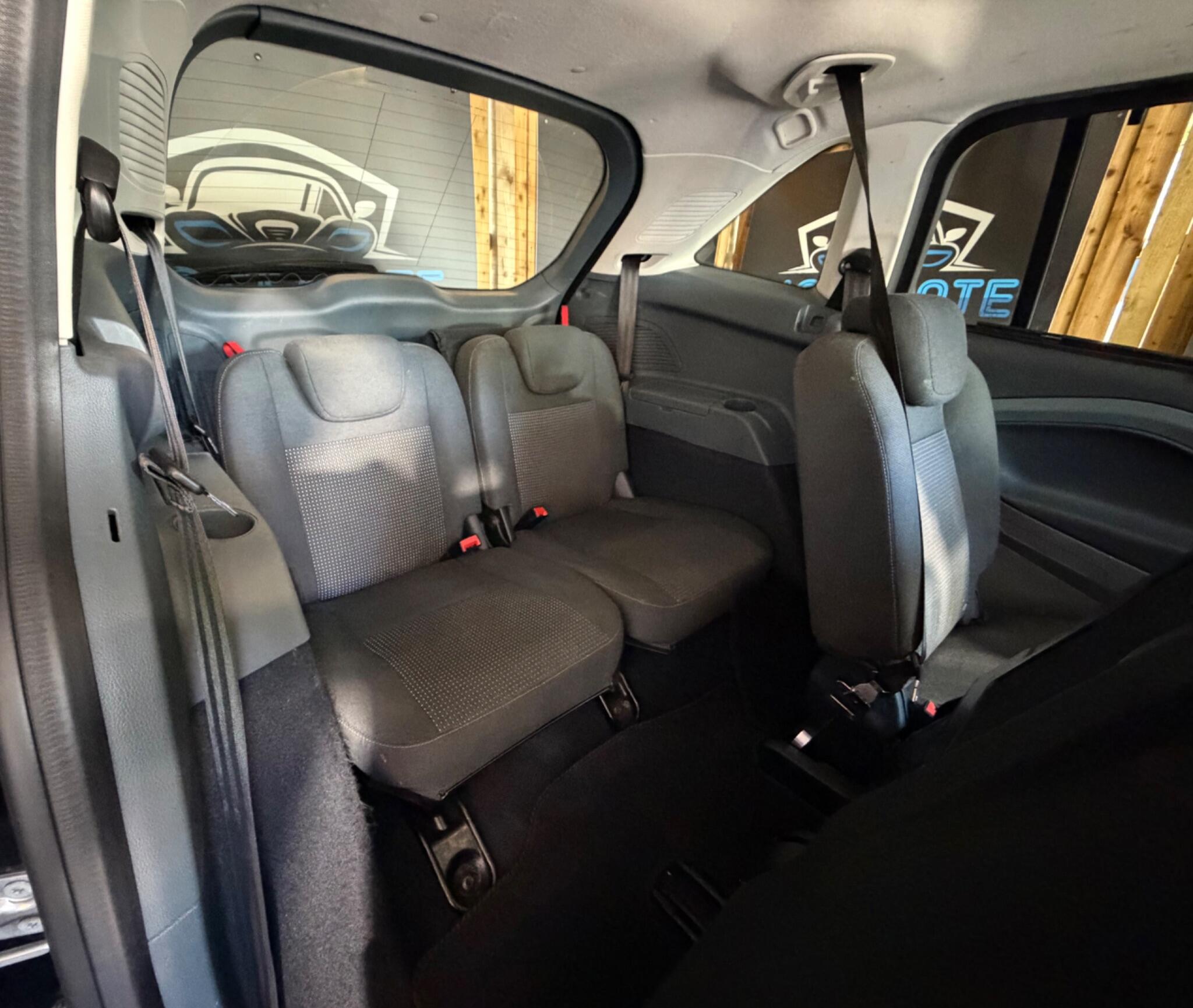 Ford Grand C-Max view 22