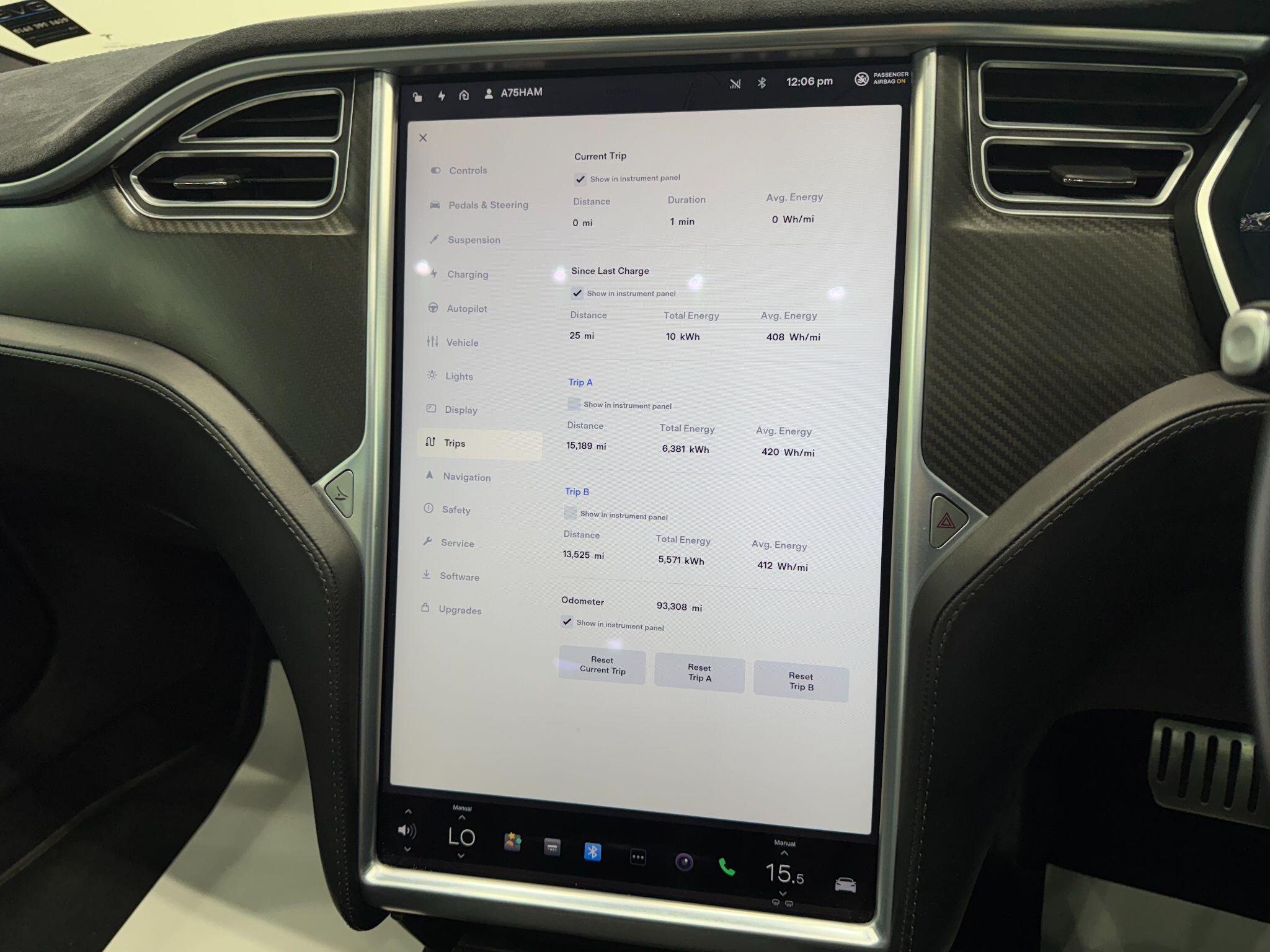 Tesla Model S view 25