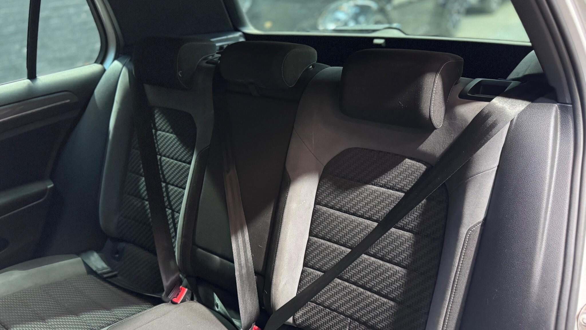 Volkswagen Golf view 19