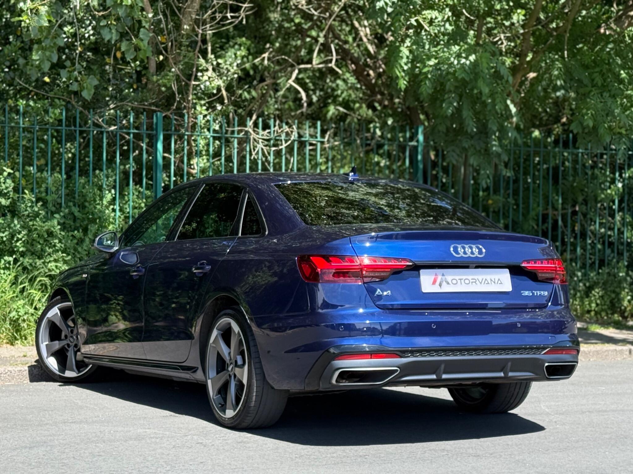 Audi A4 view 4