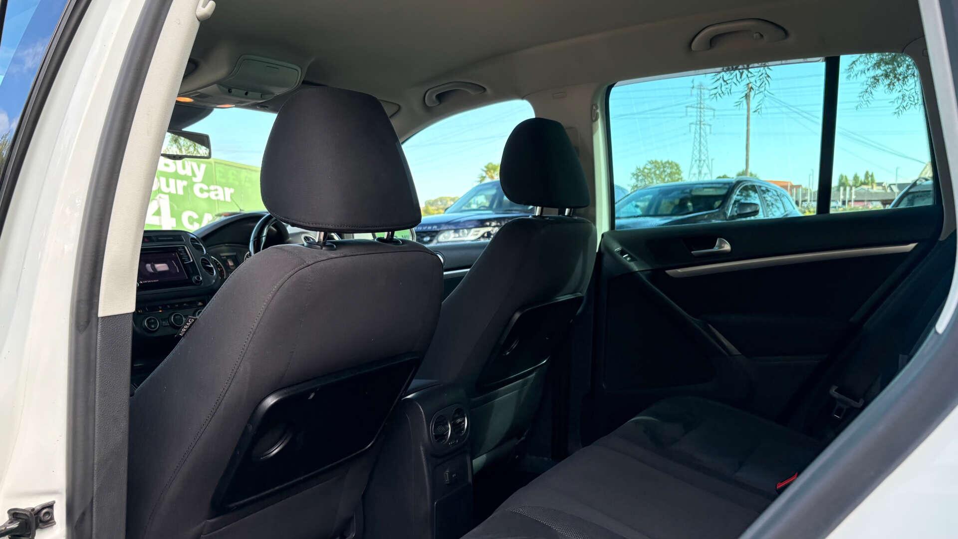 Volkswagen Tiguan view 14