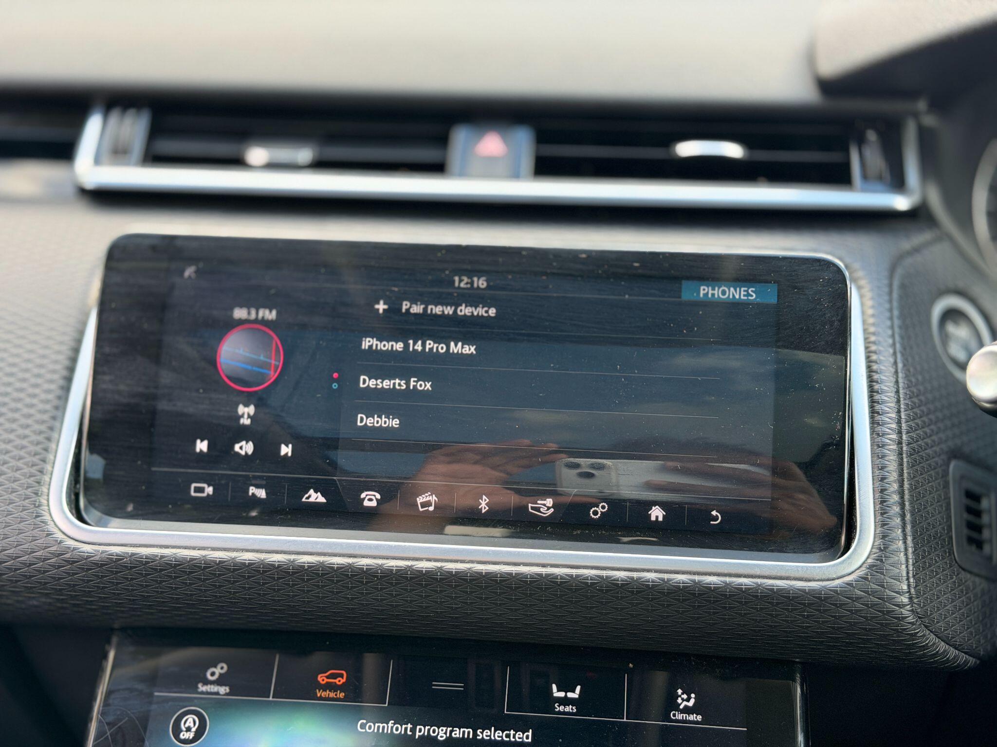 Land Rover Range Rover Velar view 41