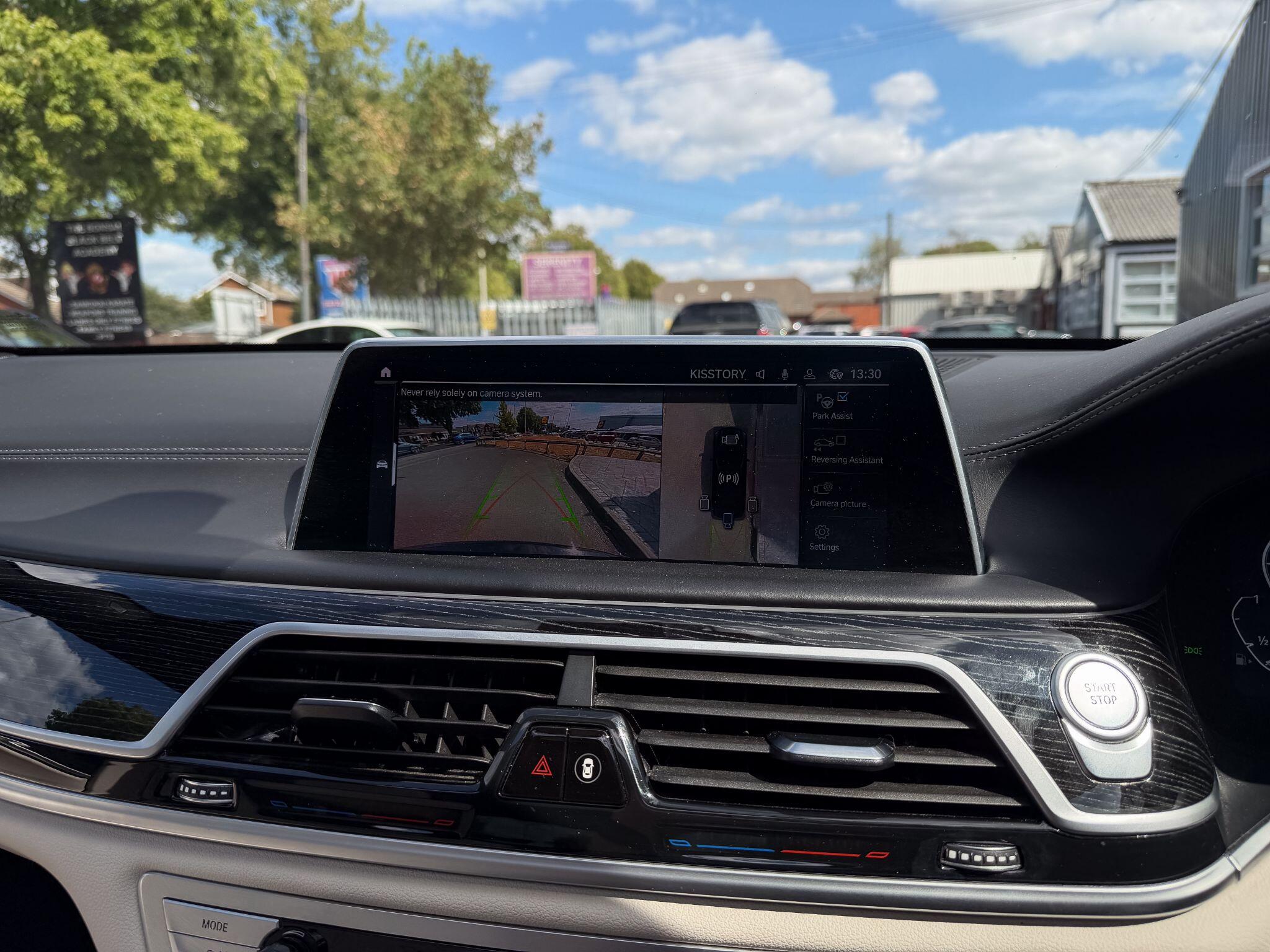 BMW 7 Series view 8