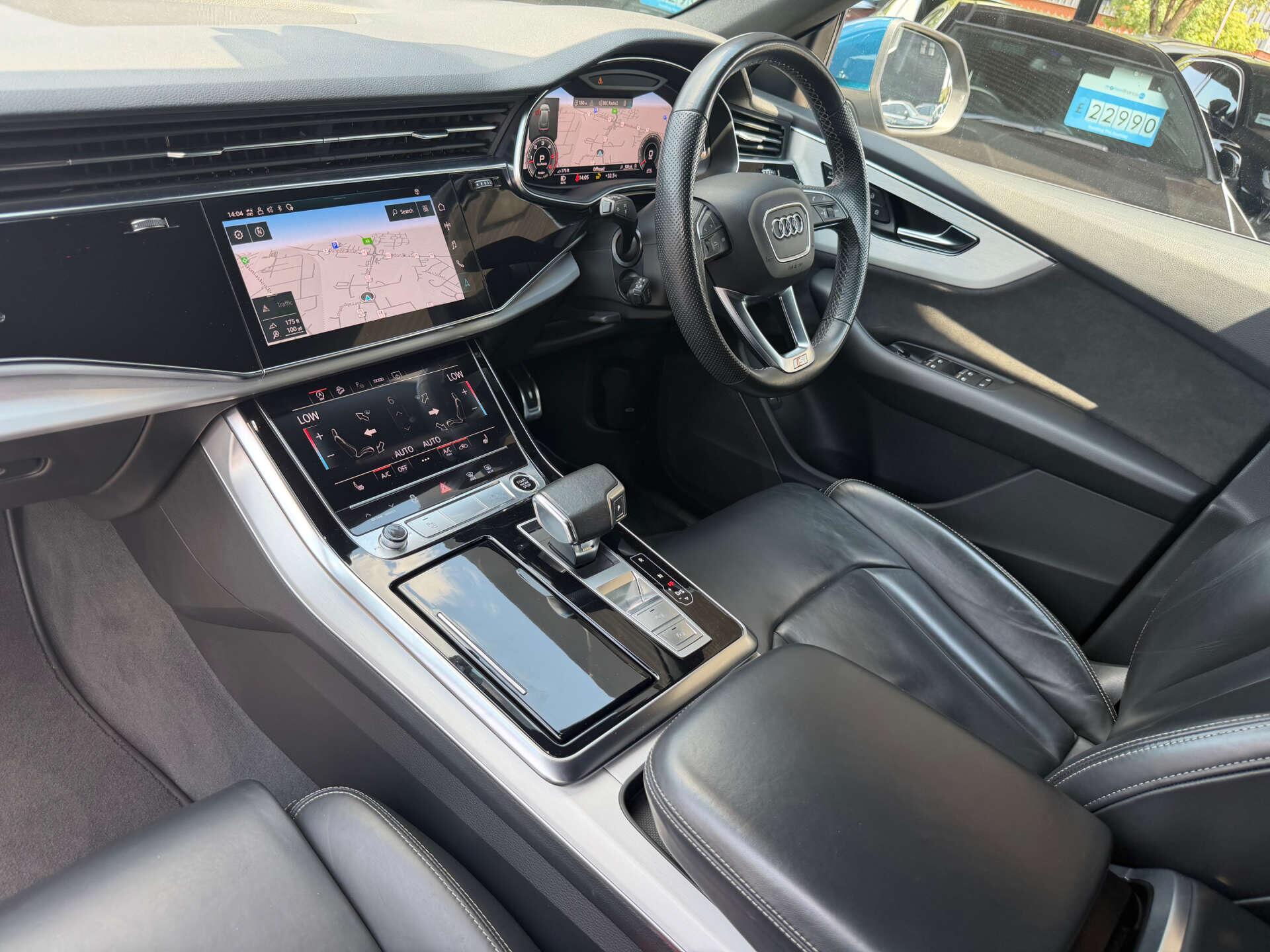 Audi Q8 view 3