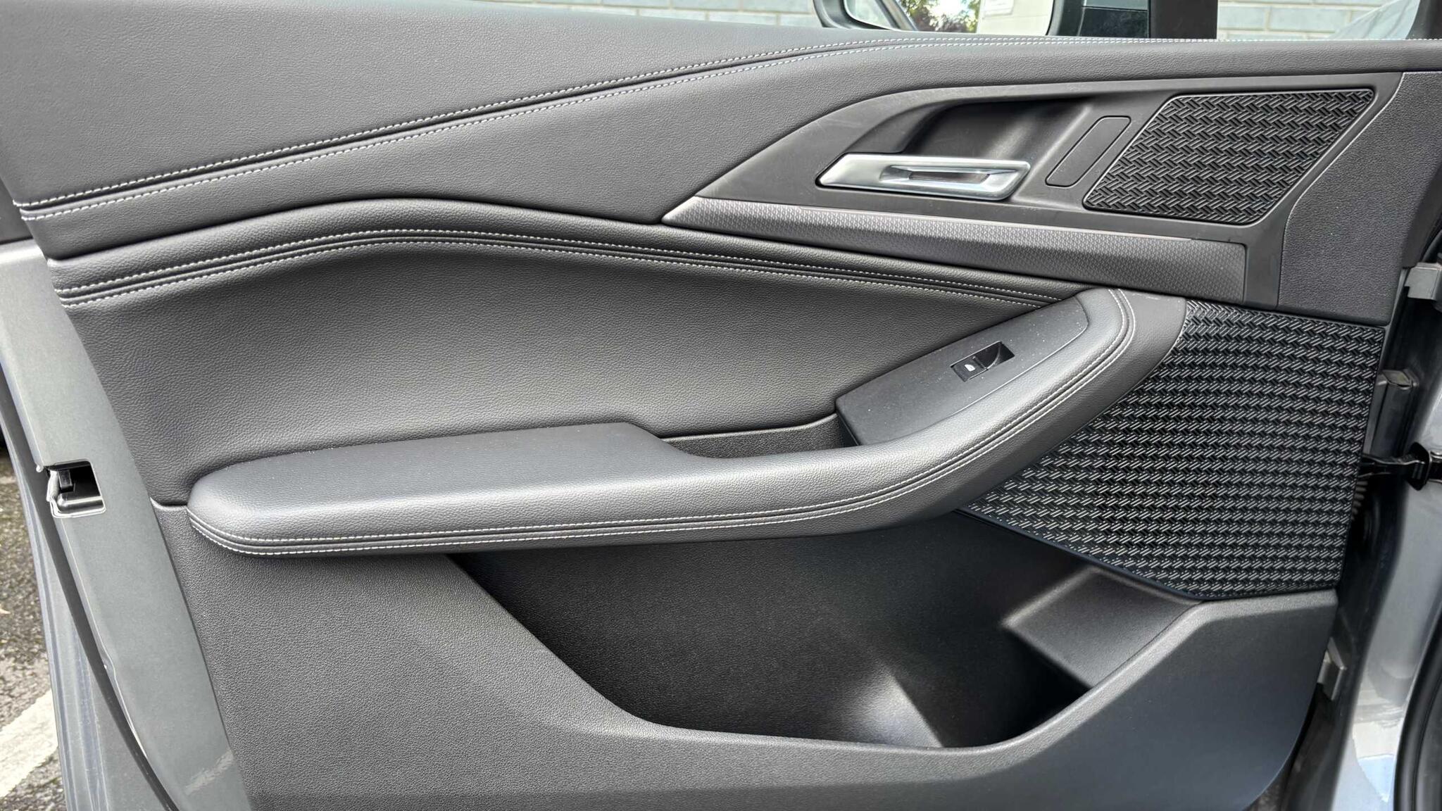 BMW 2 Series view 23