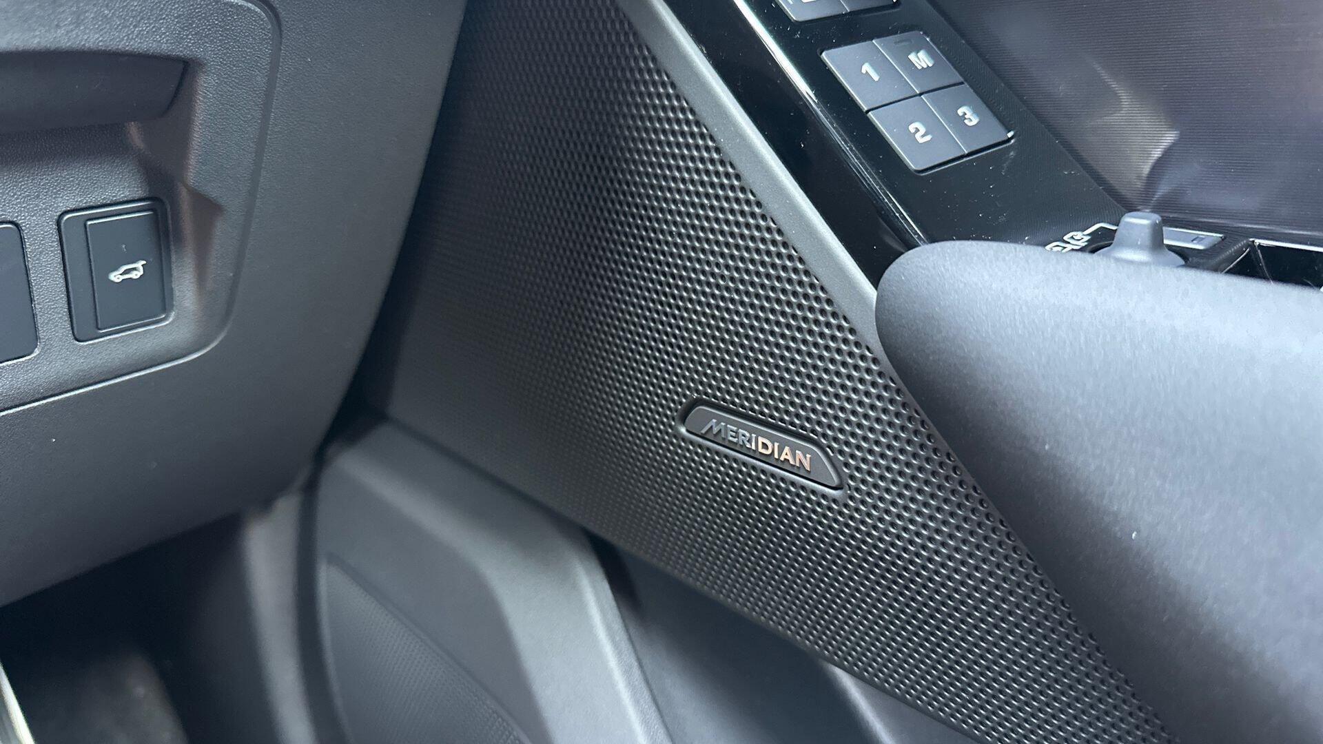 Land Rover Range Rover Velar view 25
