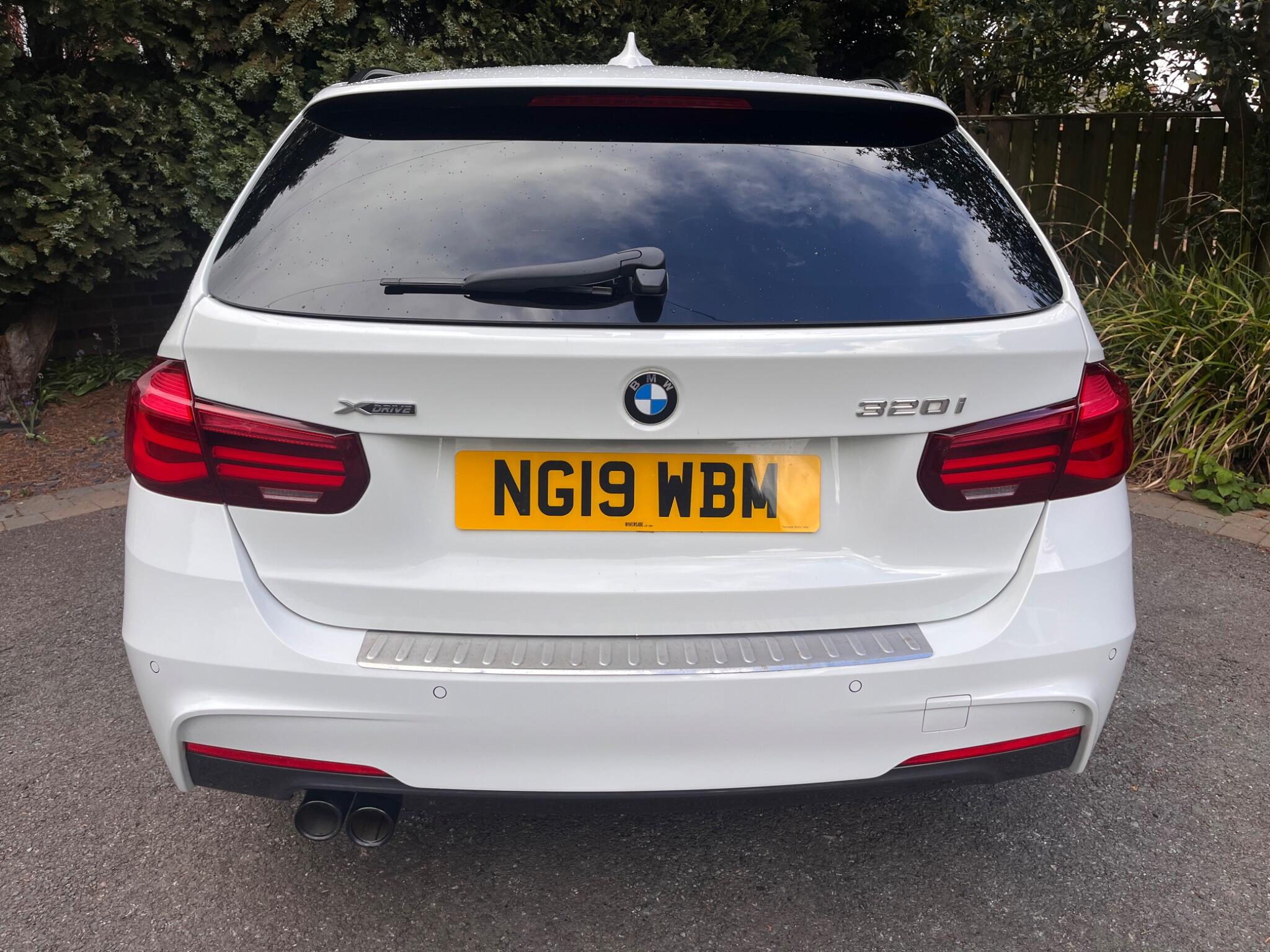 BMW 3 Series view 13