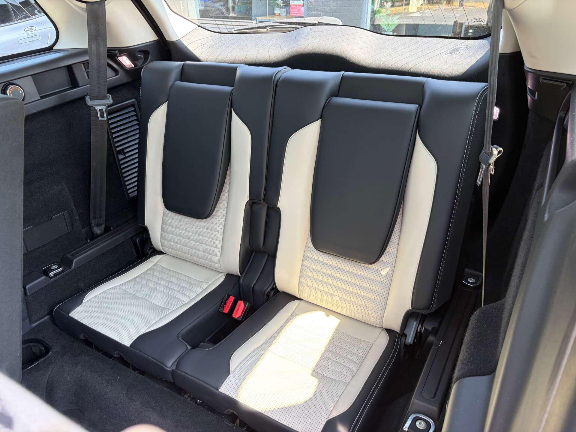 Land Rover Discovery Sport view 19