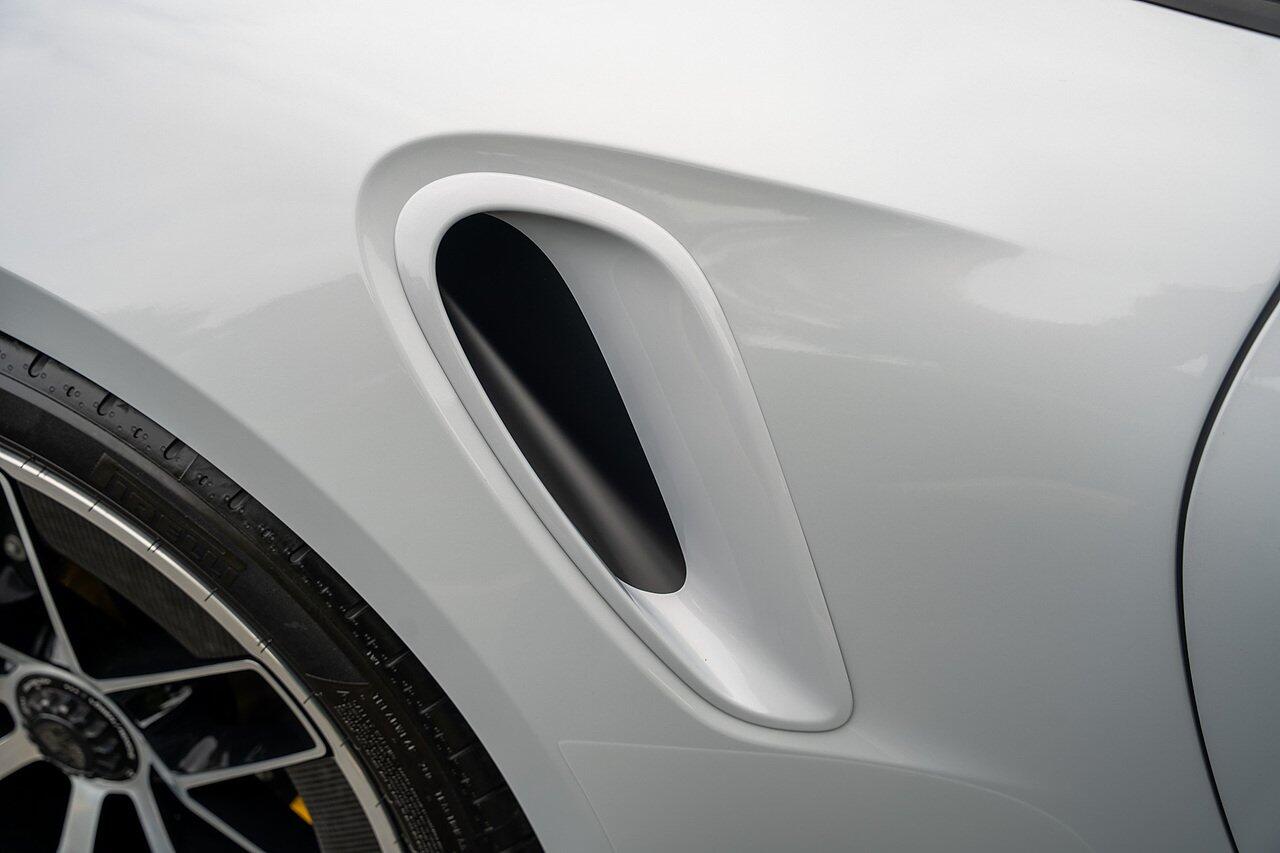 Porsche 911 view 92