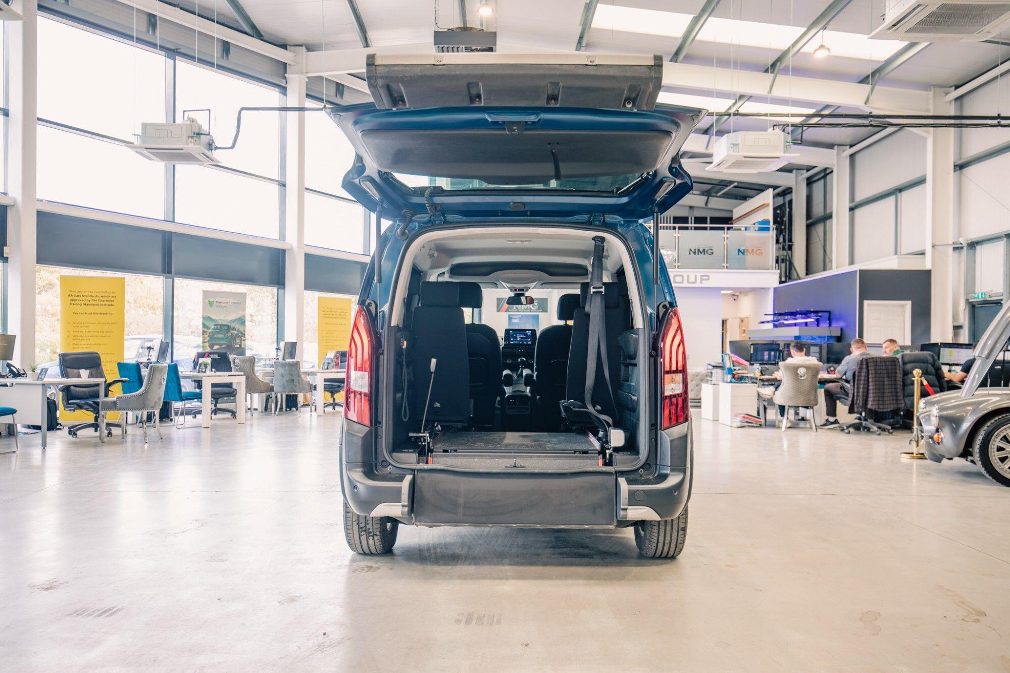 Peugeot Rifter view 42