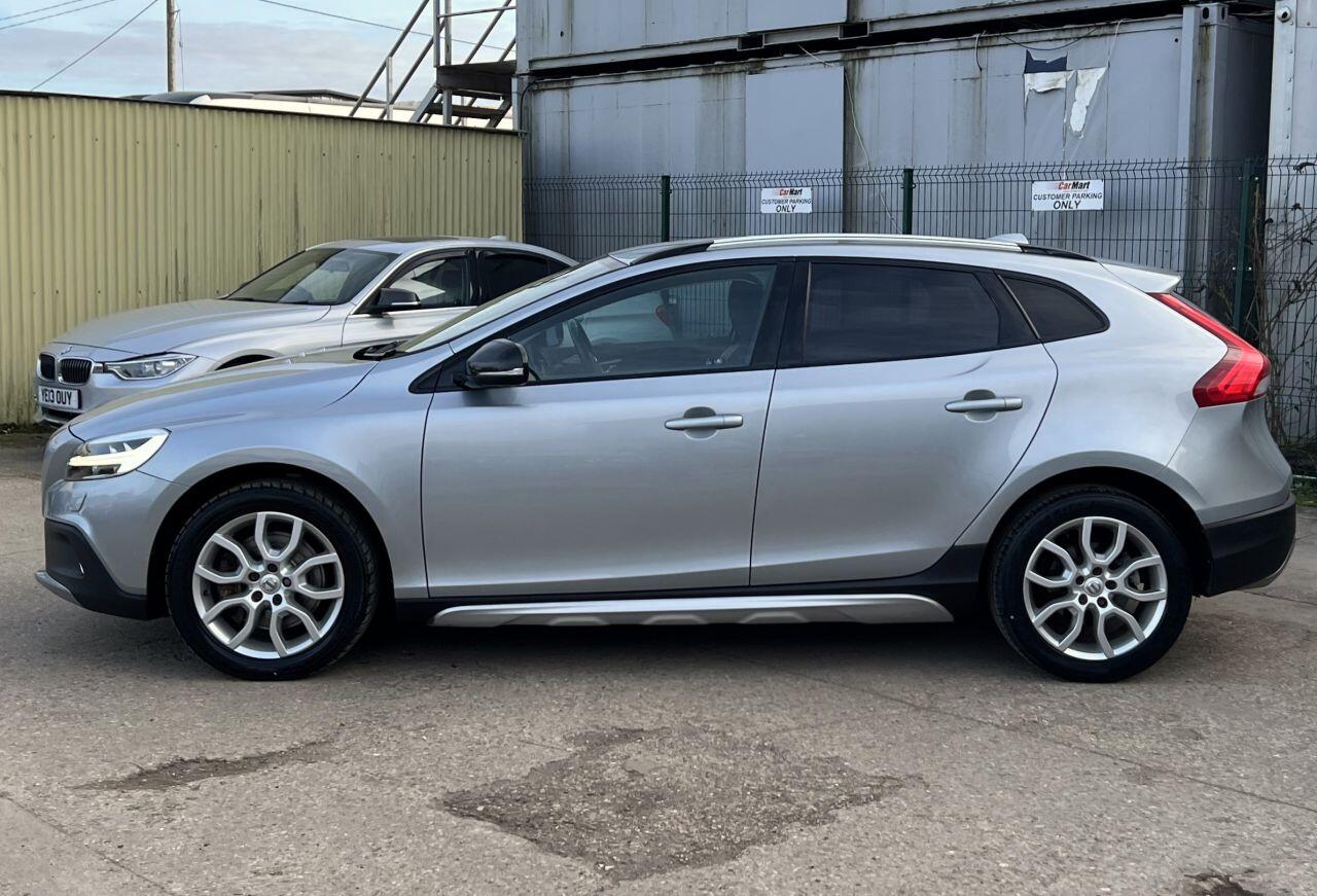 Volvo V40 Cross Country view 8