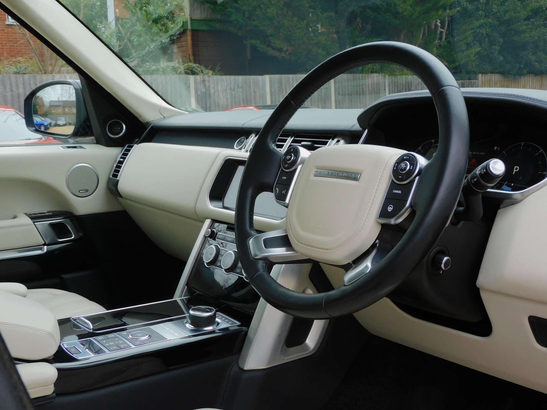 Land Rover Range Rover view 18