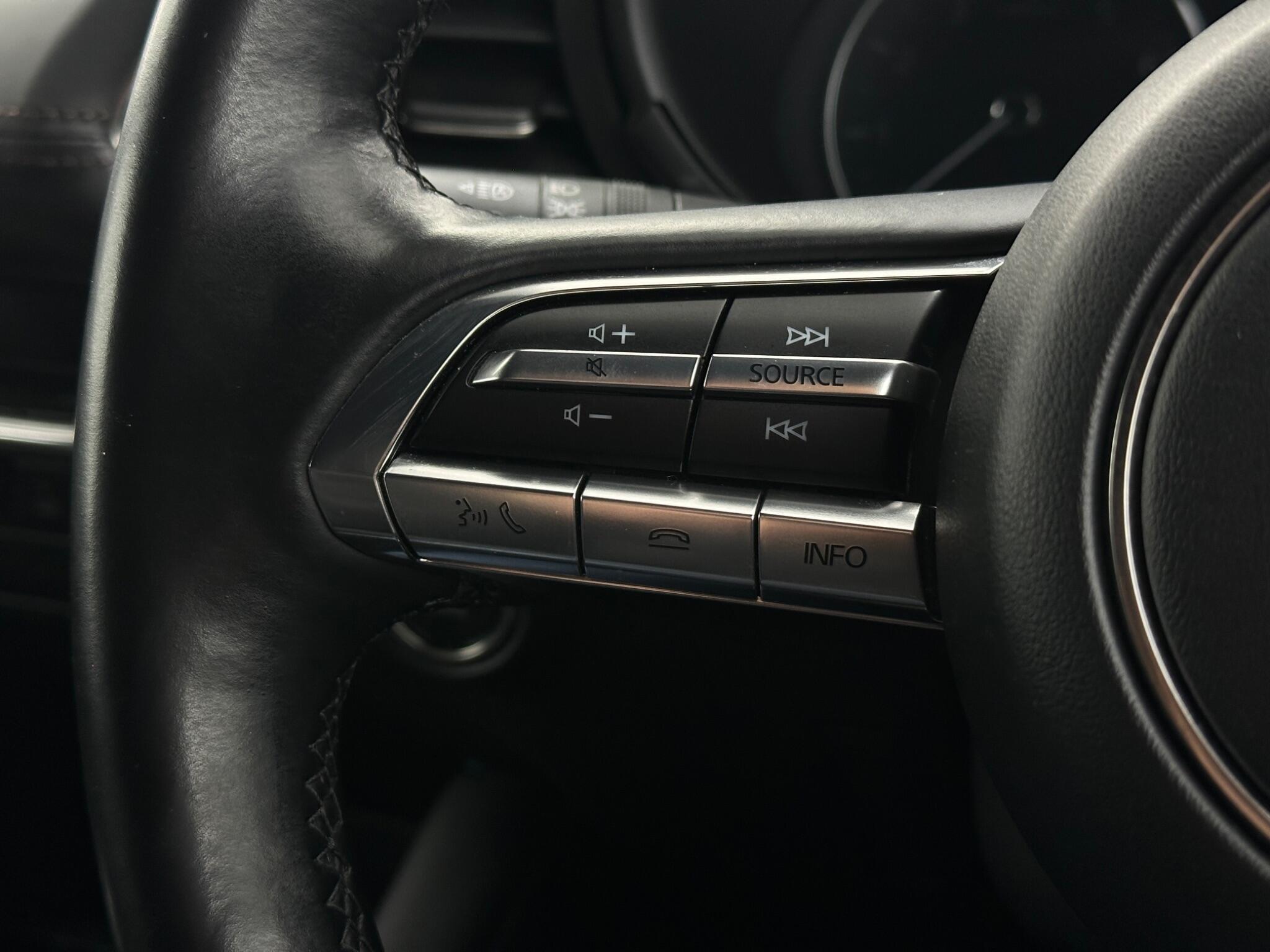 Mazda Mazda3 view 14